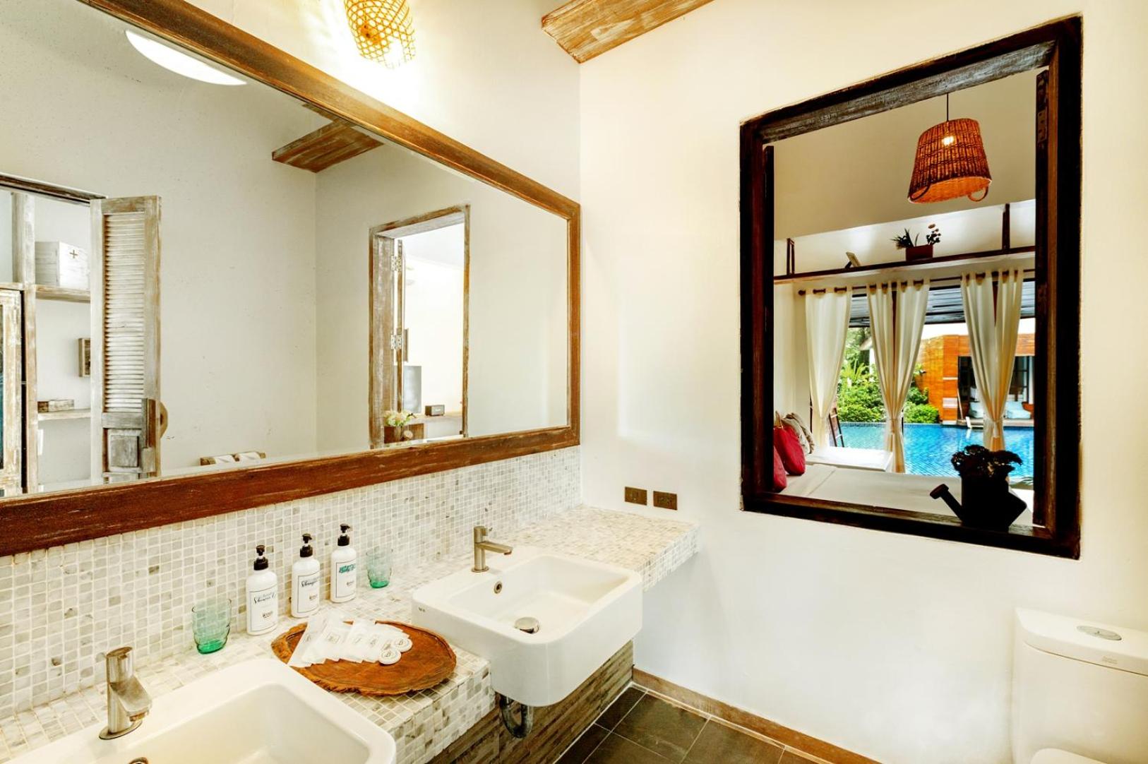 Pool Access Villa - Photo 4