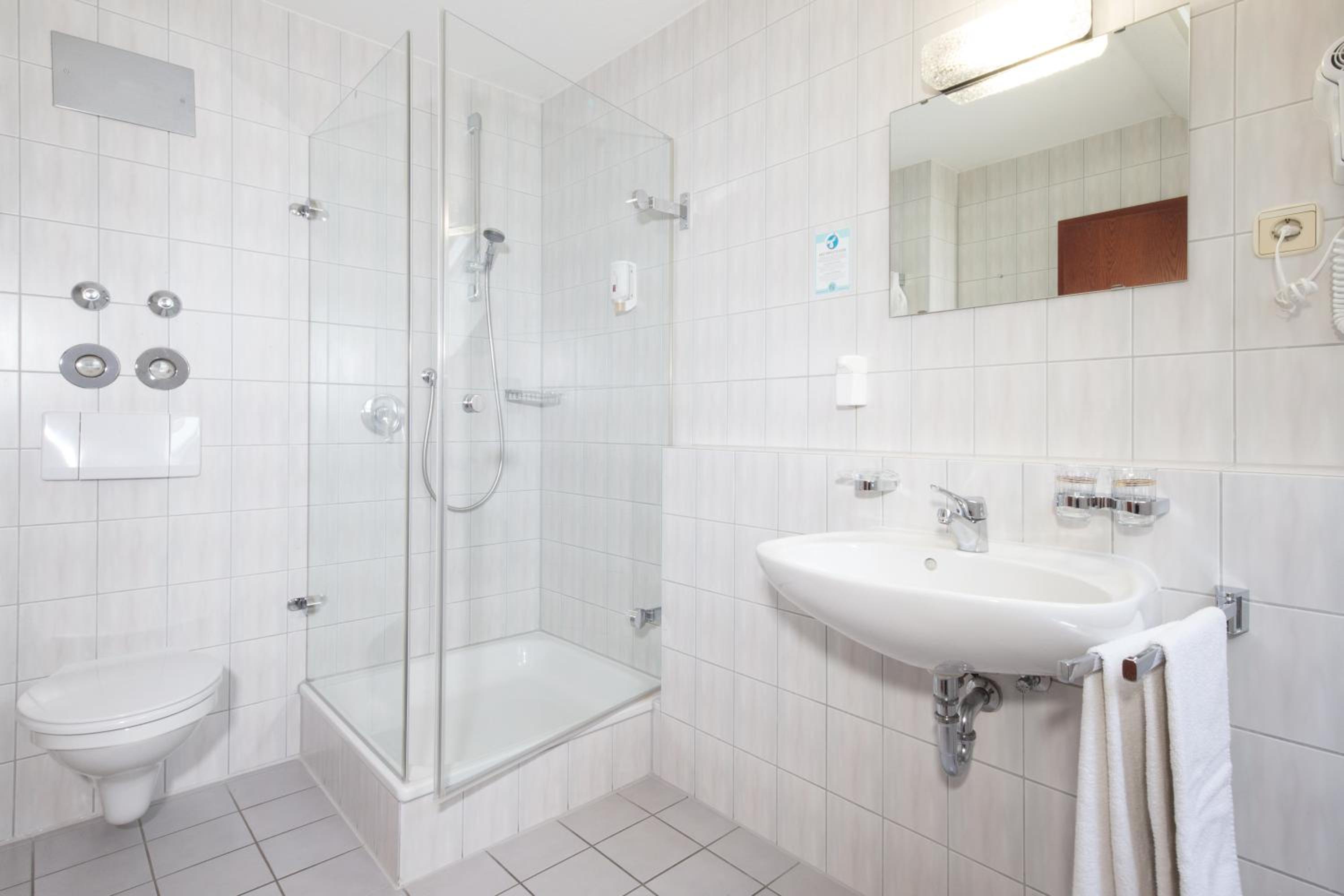 Standard Double Room - Photo 17