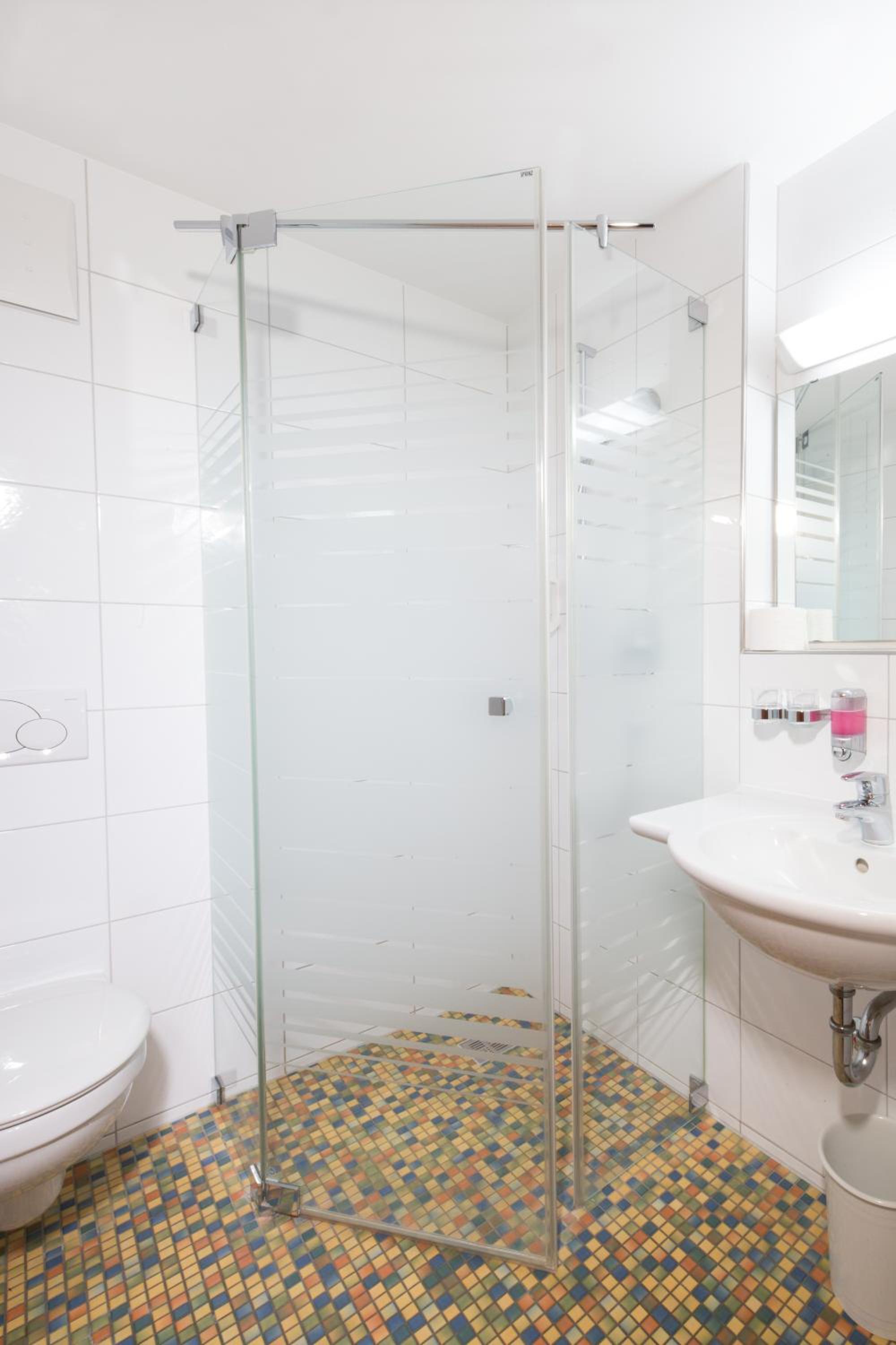 Standard Double Room - Photo 16