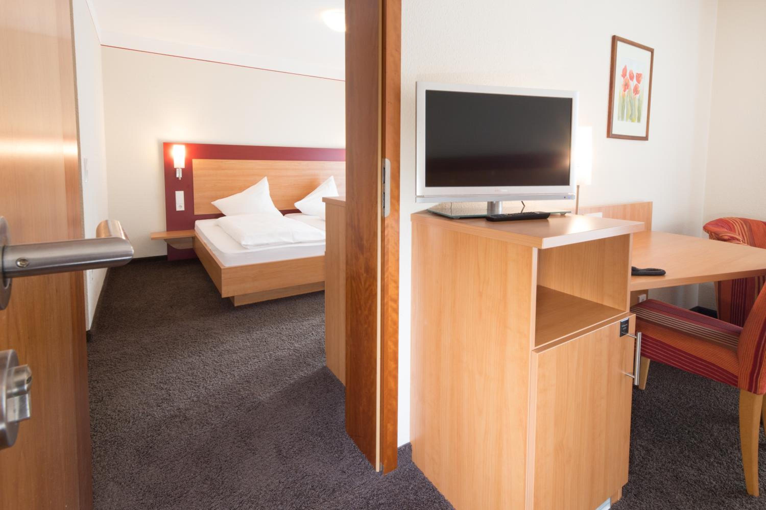 Standard Double Room - Photo 12