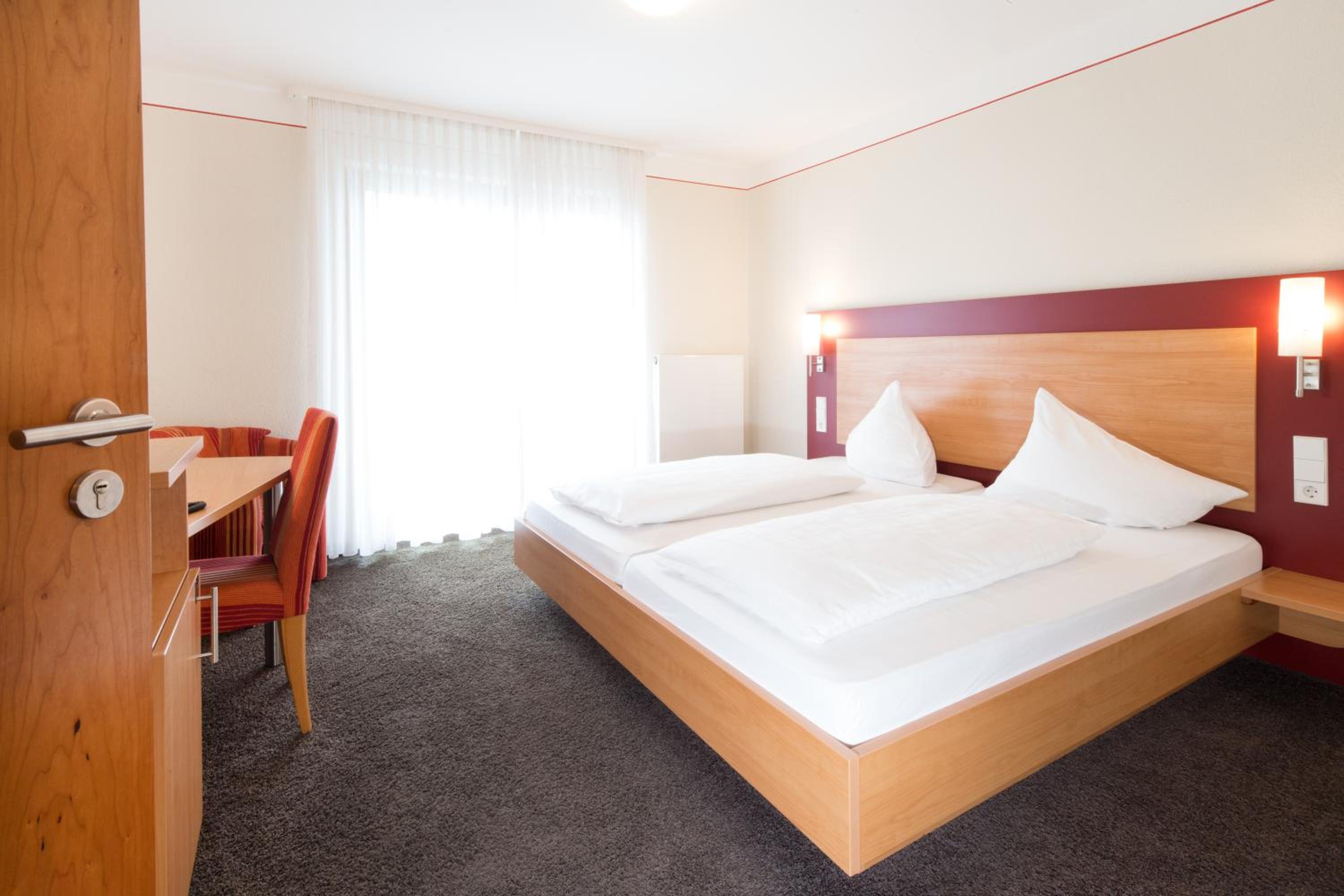 Standard Double Room - Photo 10