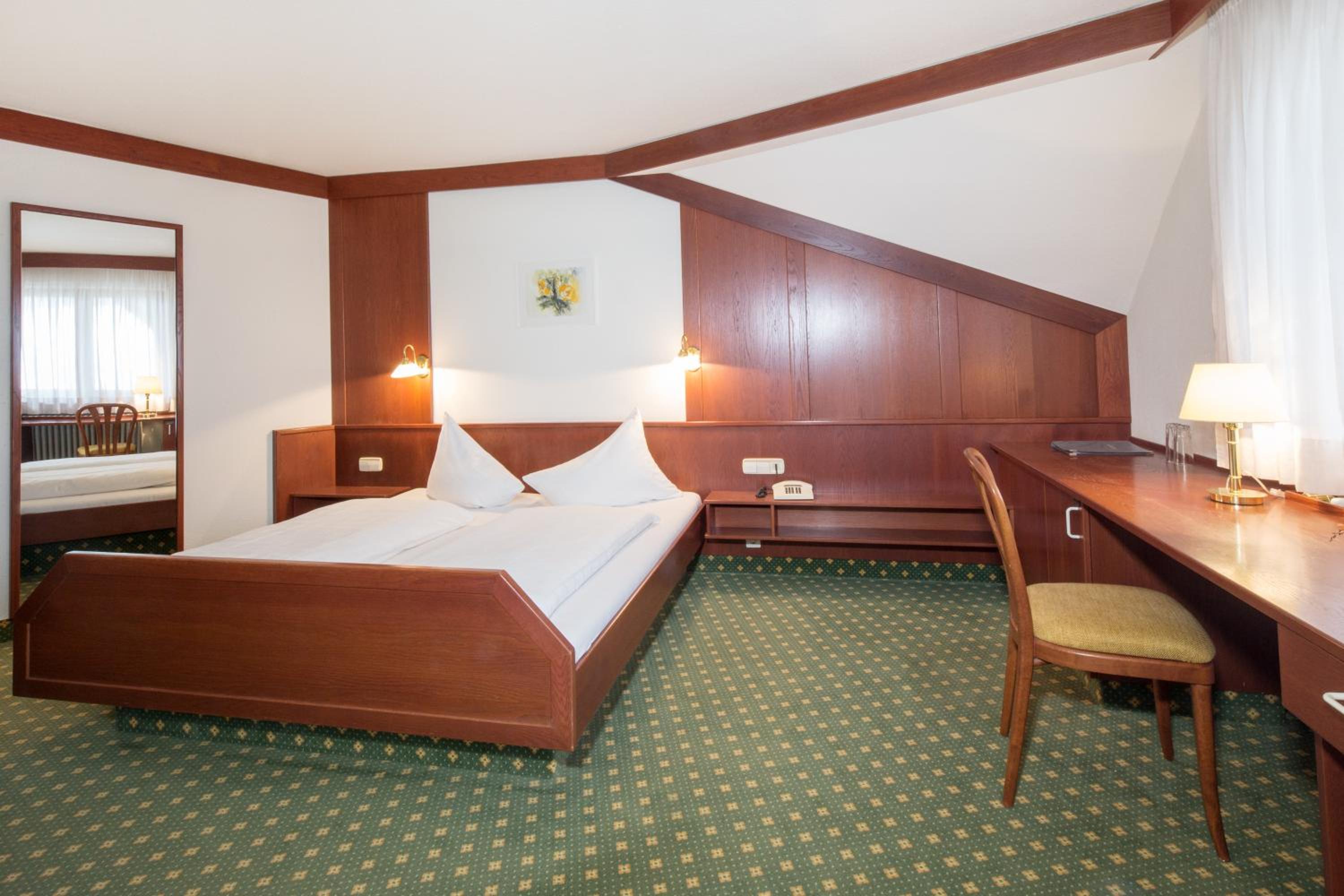Standard Double Room - Photo 8