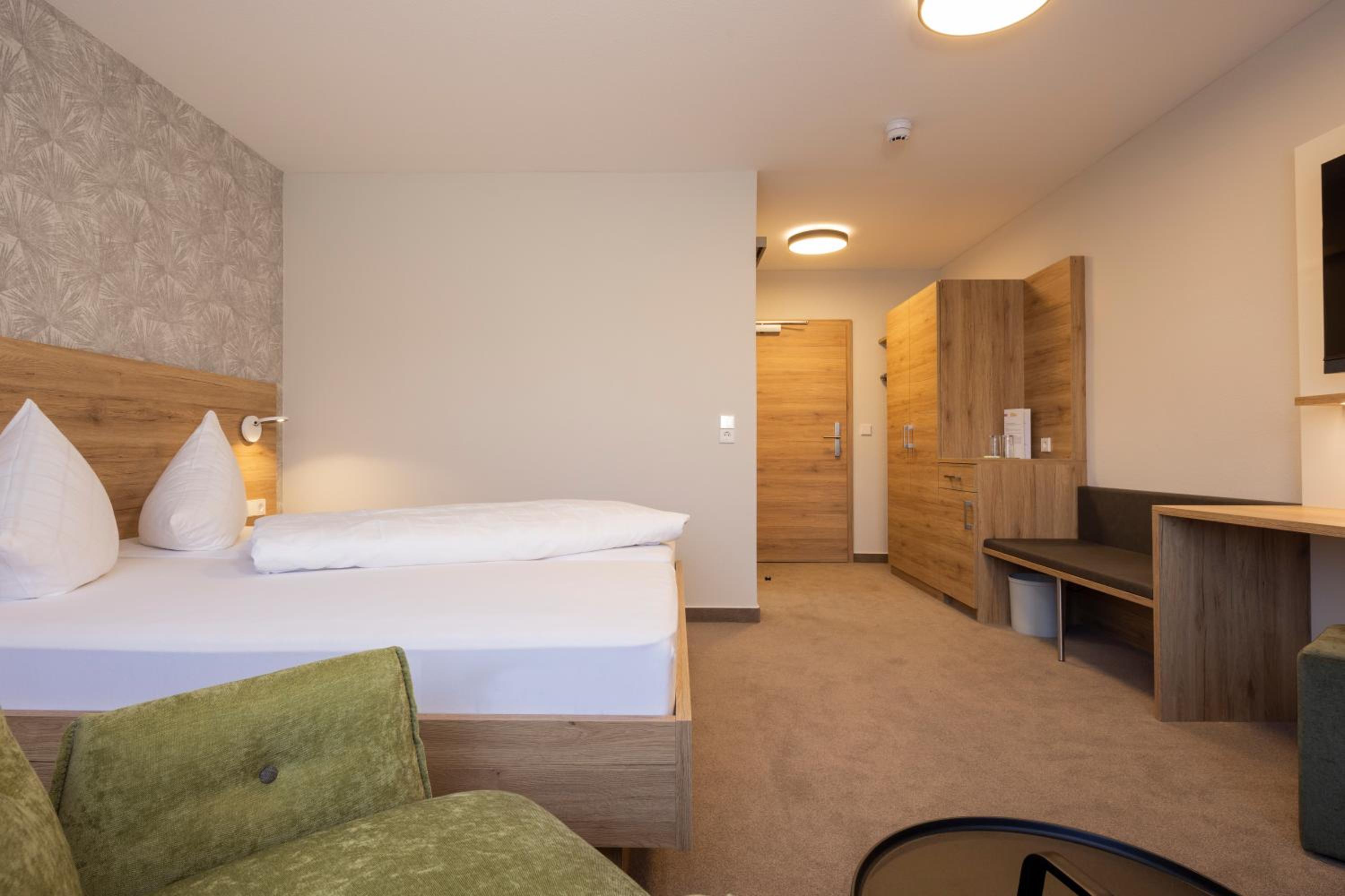 Standard Double Room - Photo 5