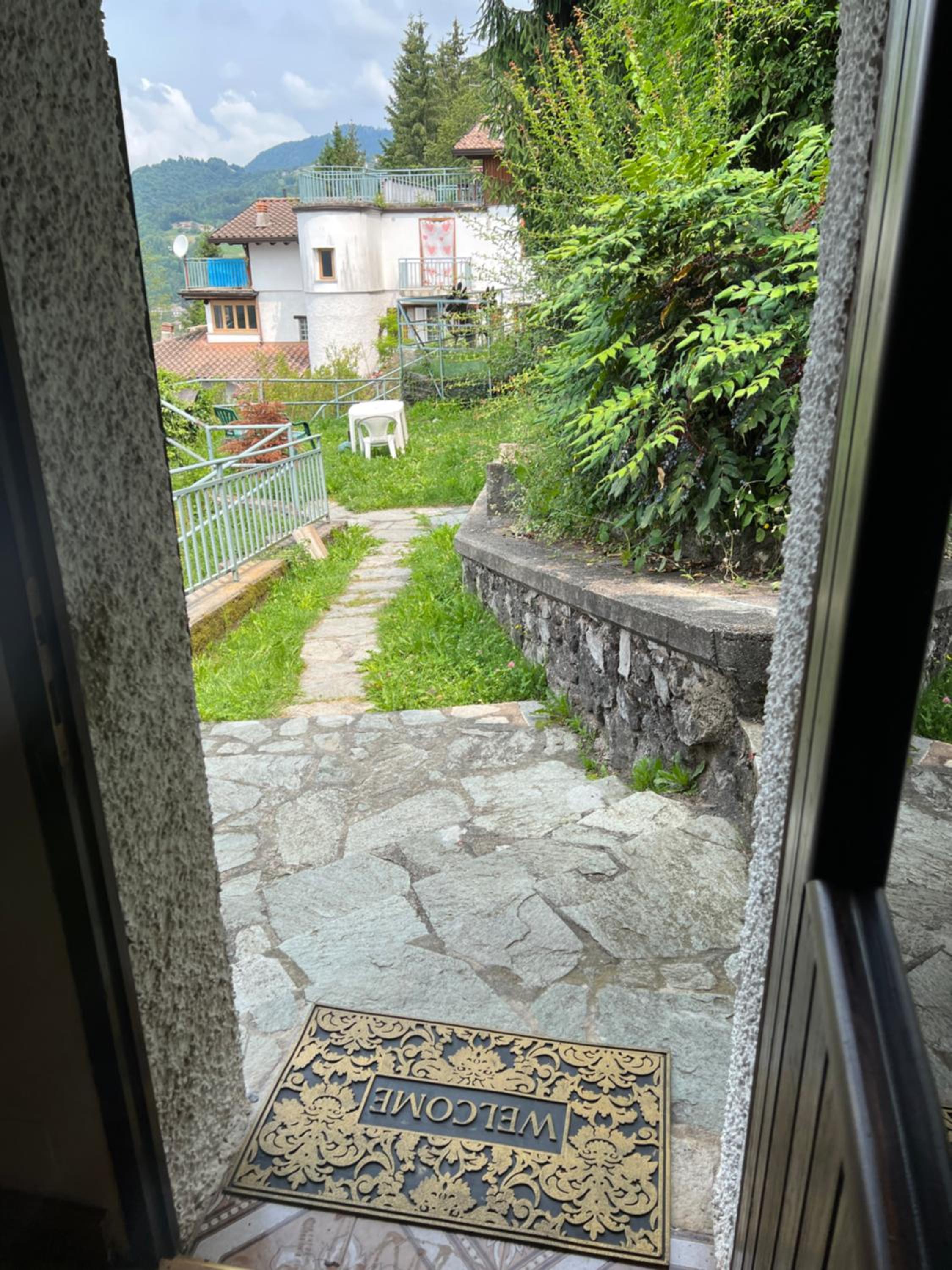 Apartment with Mountain View photo 3