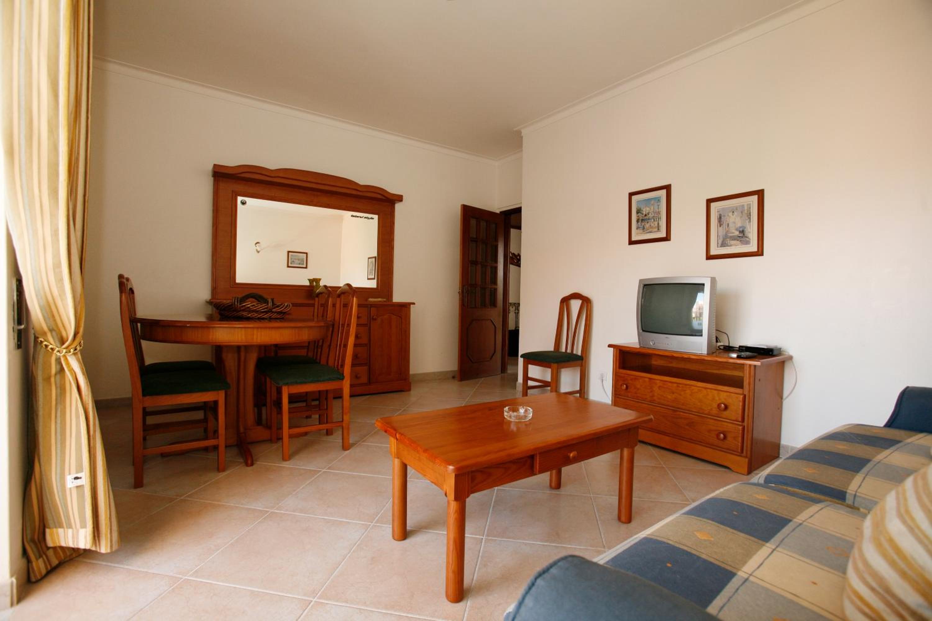 One-Bedroom Apartment with Balcony photo 2