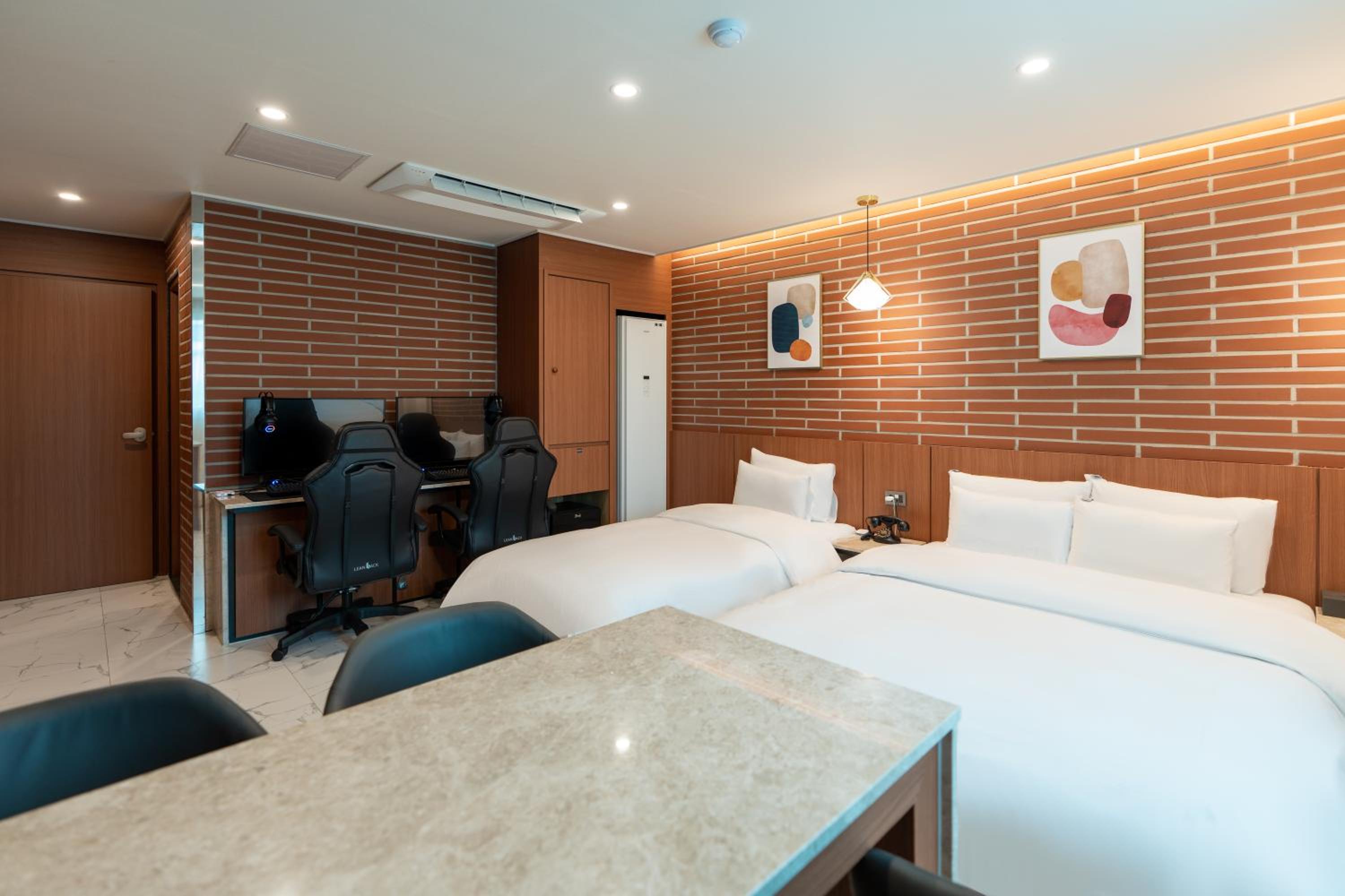 Two-Bedroom Suite photo 3