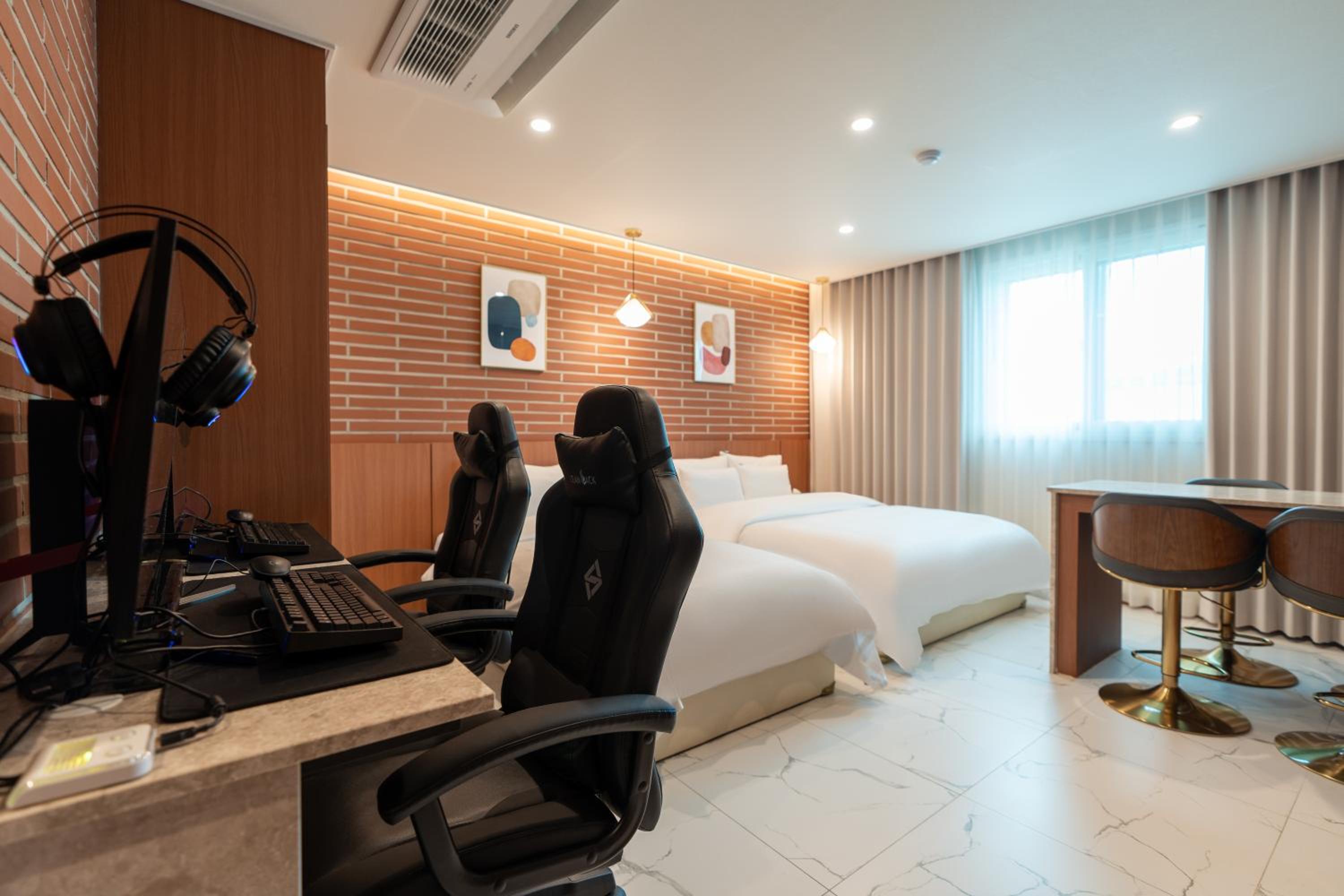 Two-Bedroom Suite photo 2