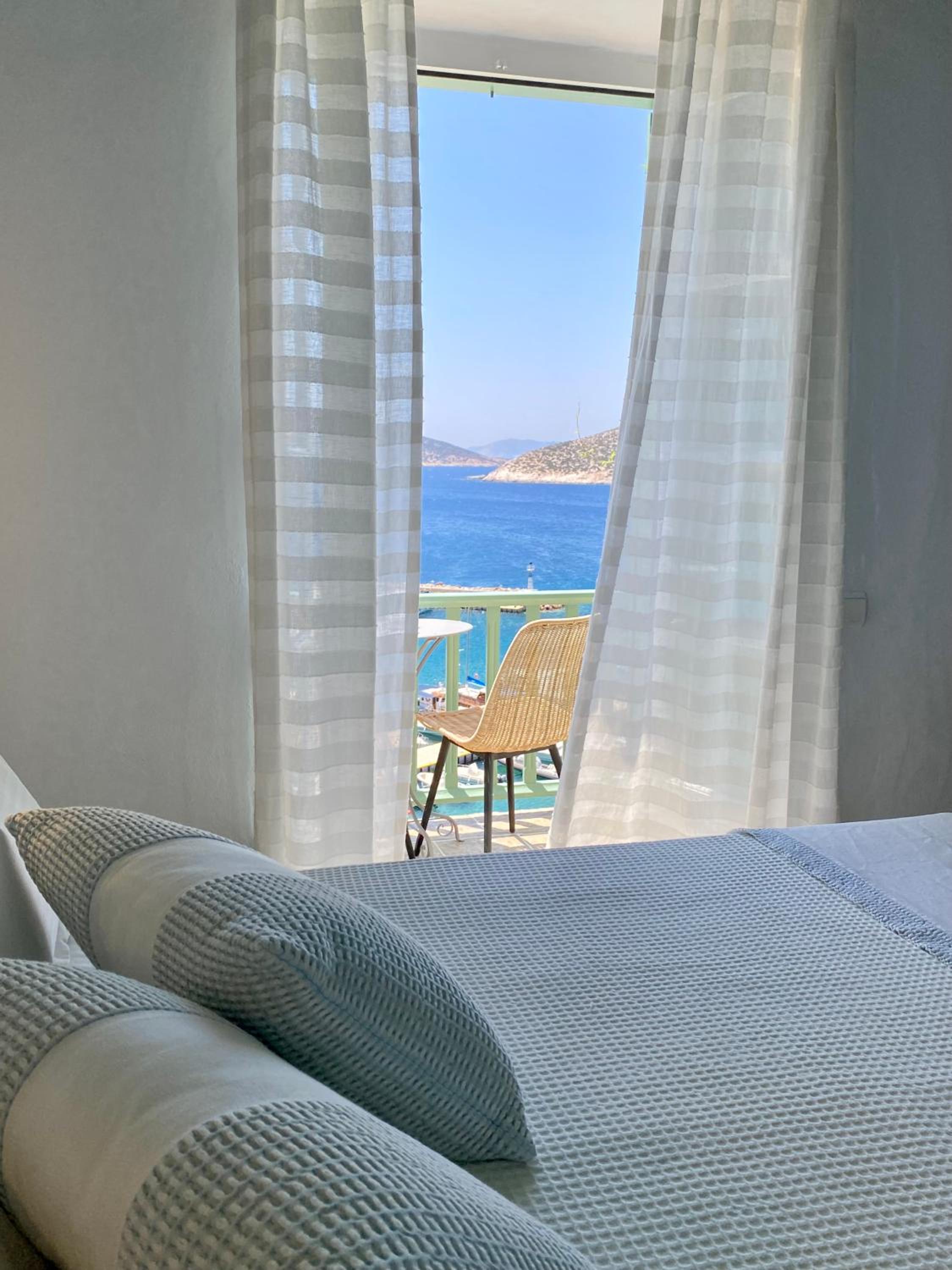 Executive Suite with Sea View (4 adults) photo 3