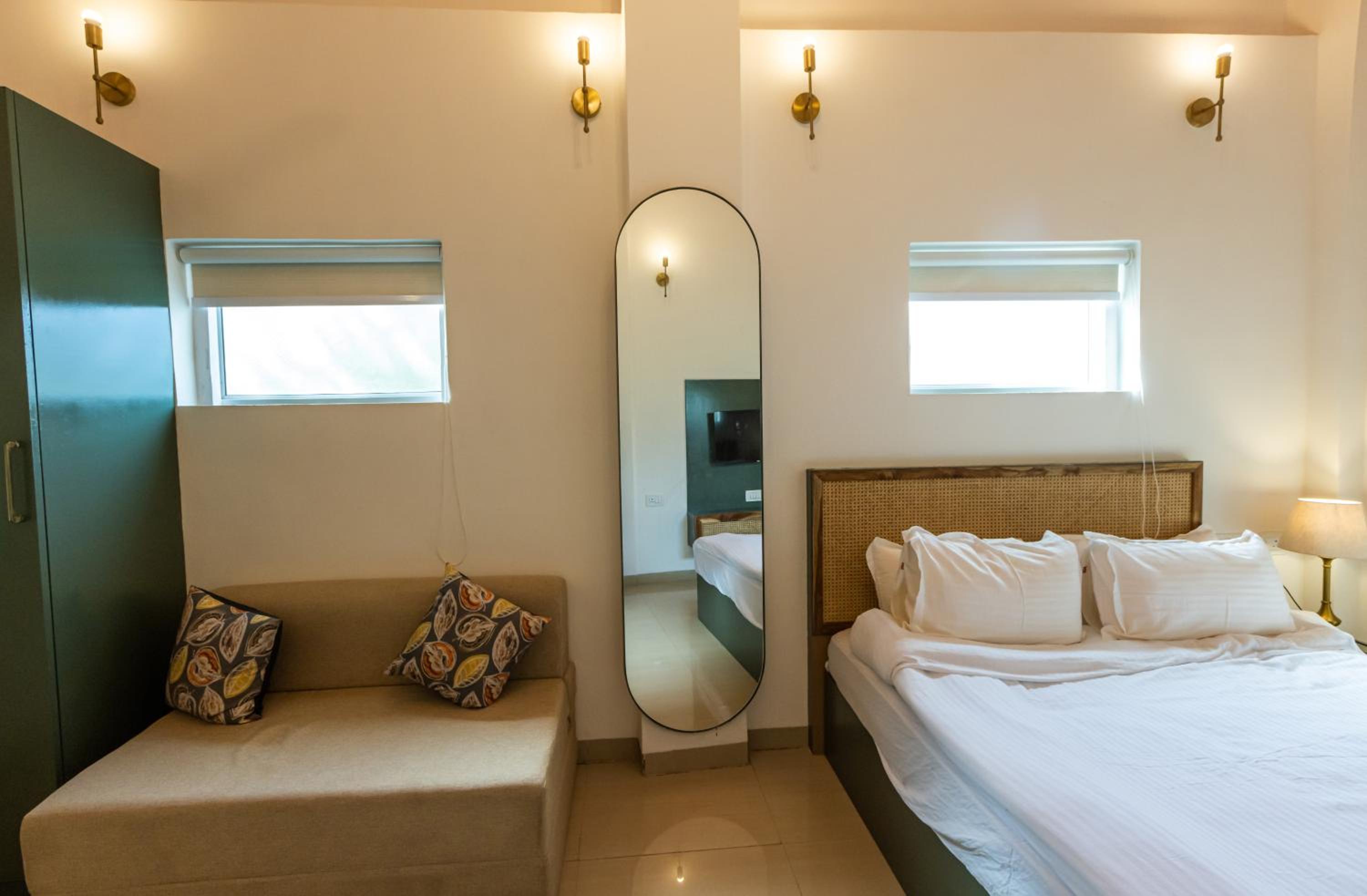 Deluxe Room (2 Adults + 1 Child)