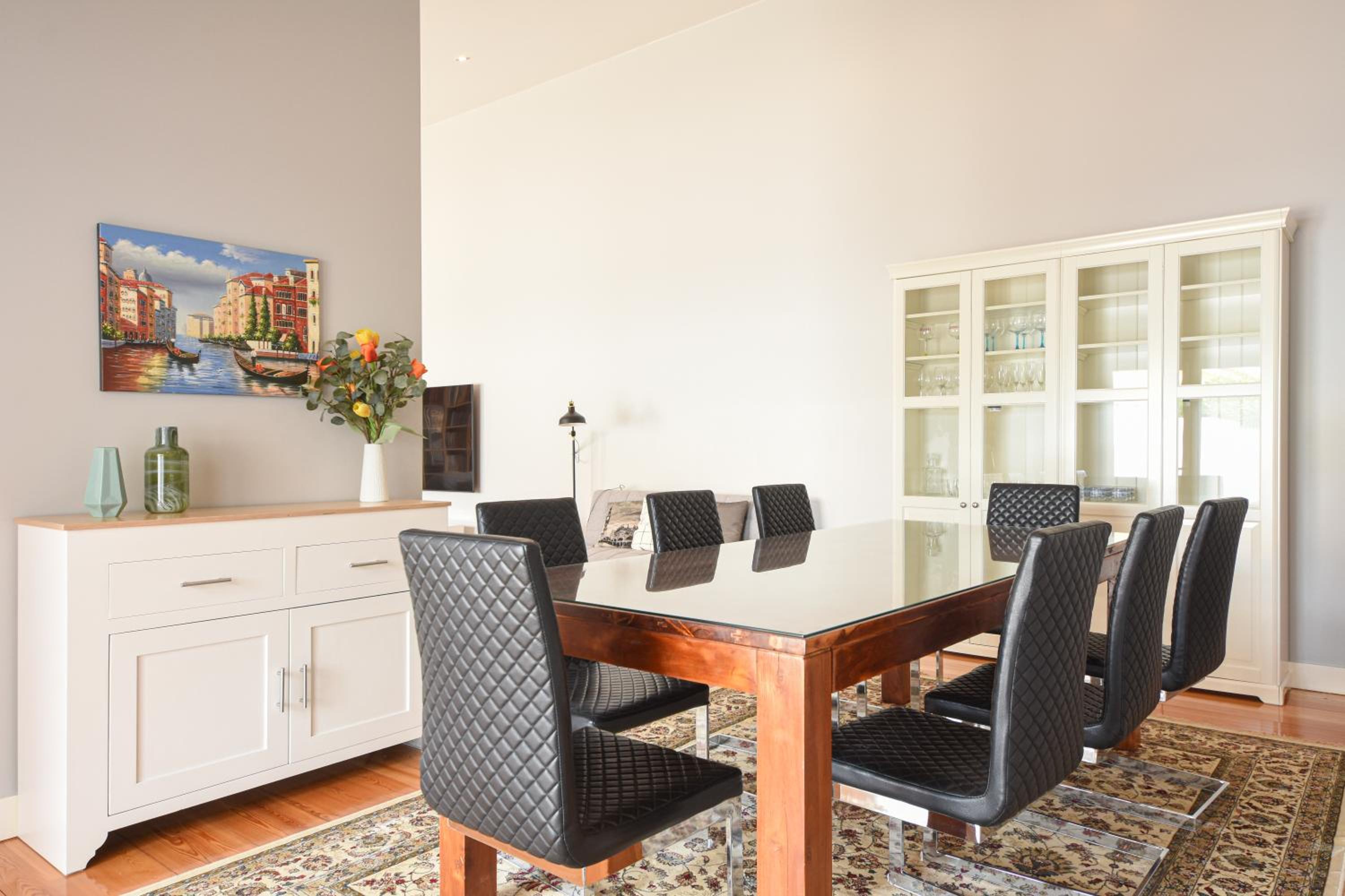 Four-Bedroom House photo 2