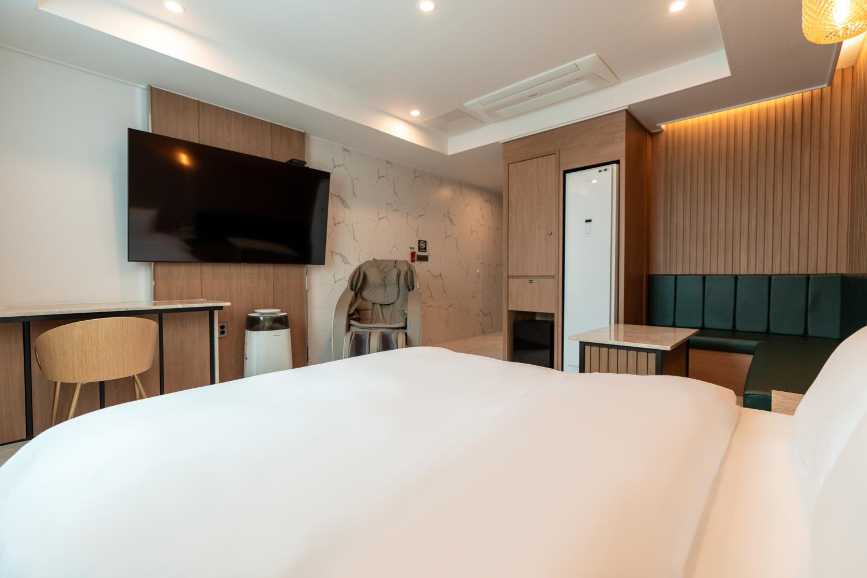 Suite - Photo 4
