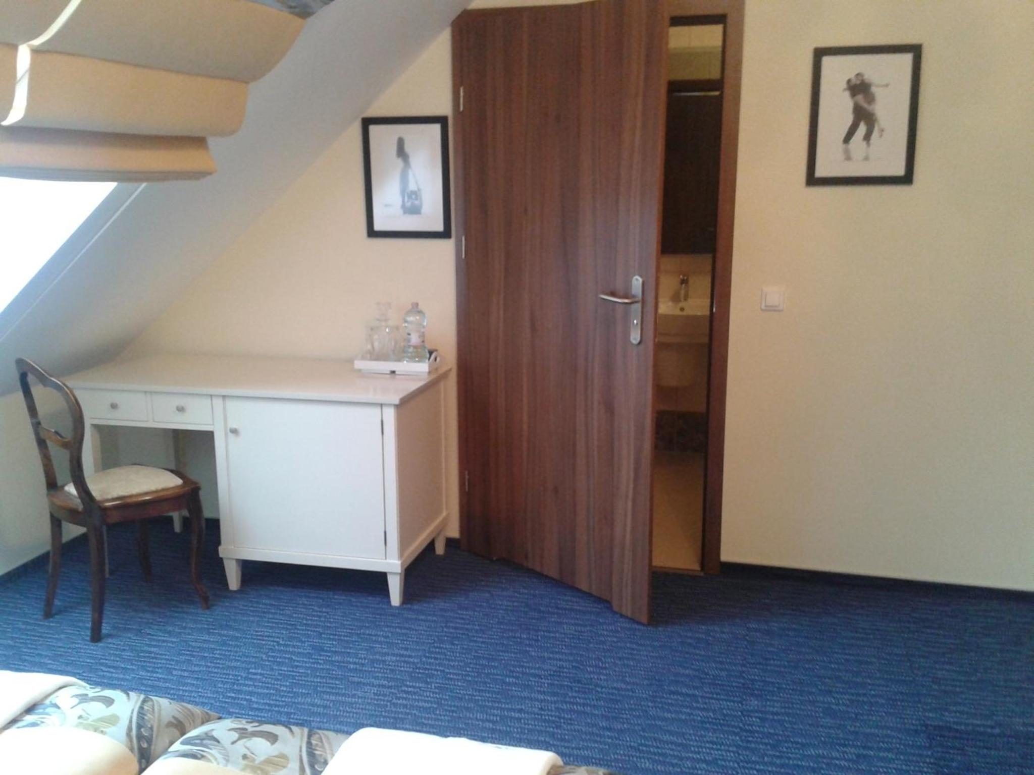 Deluxe Double Room with Shower photo 2