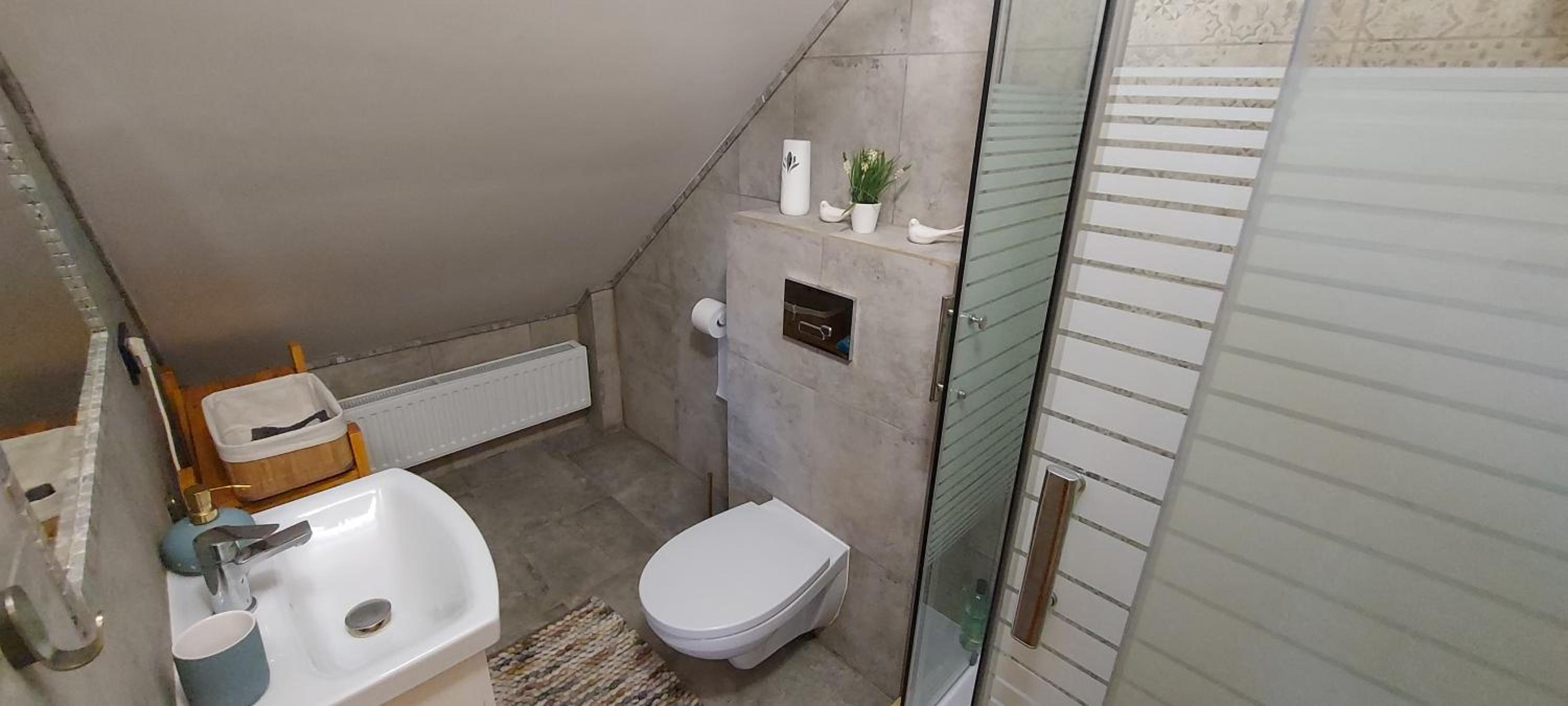 Large Double Room - Photo 4