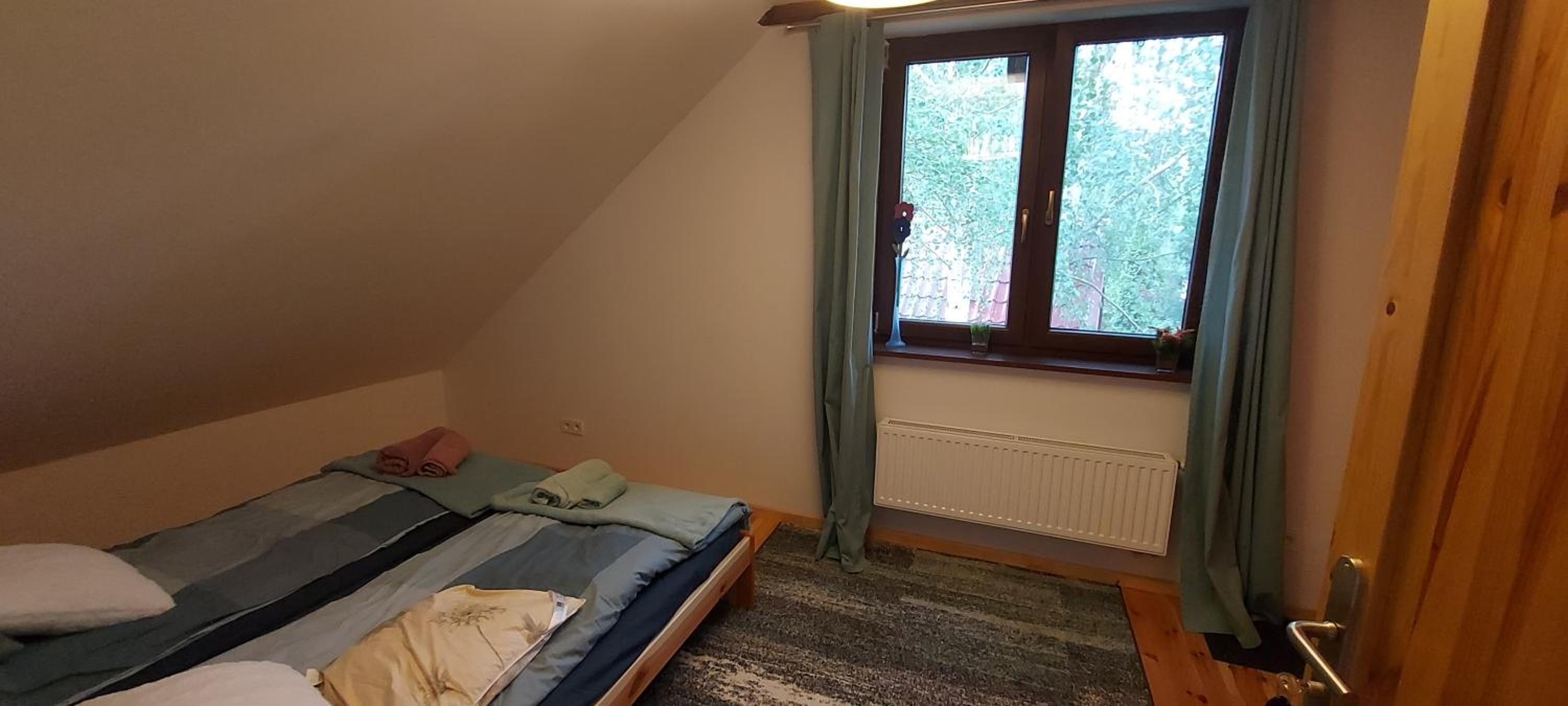 Large Double Room - Photo 9