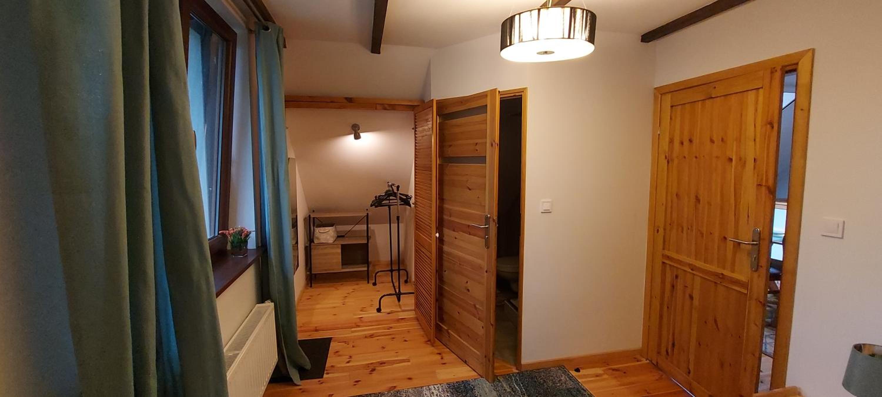 Large Double Room - Photo 11