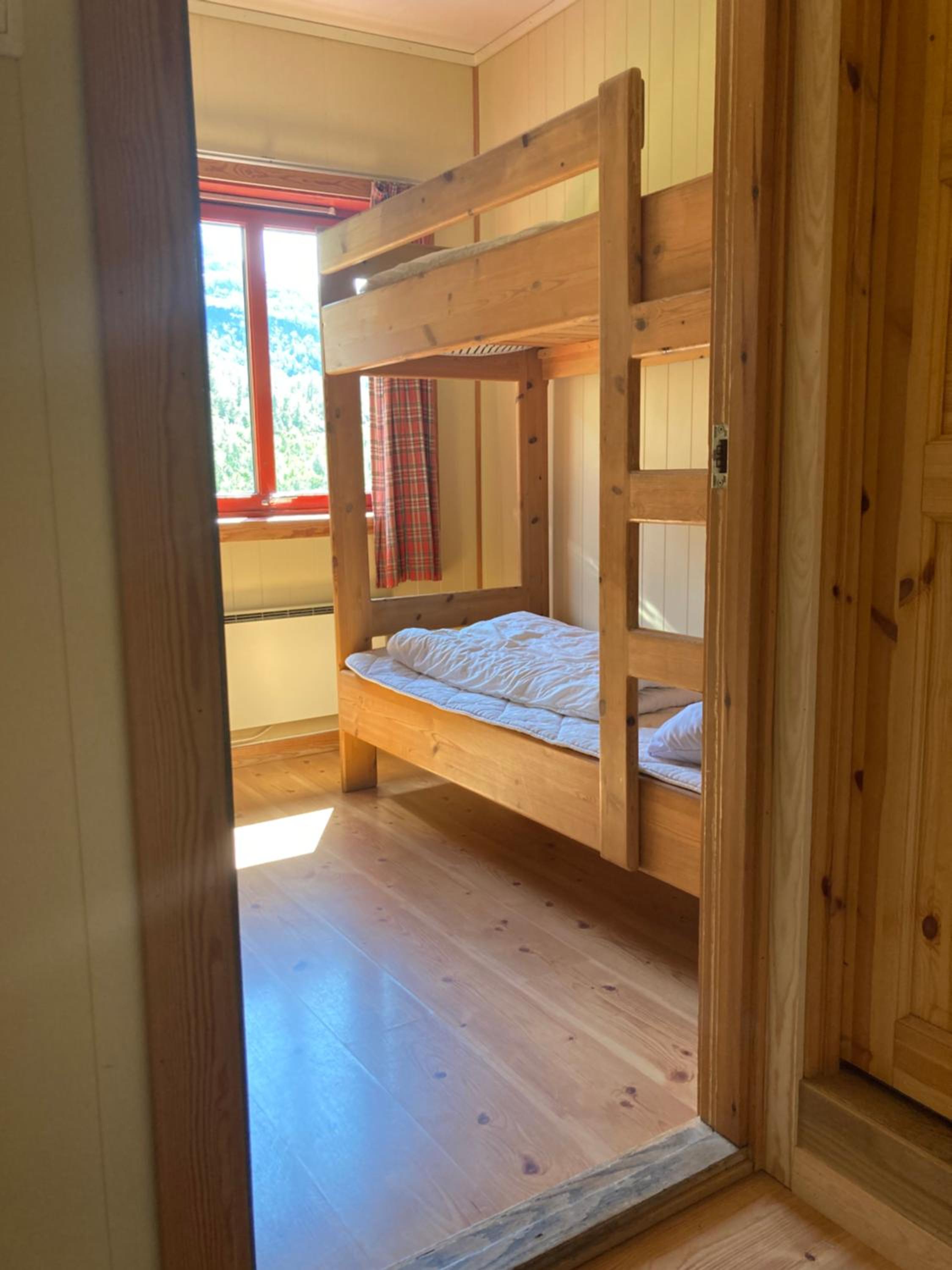 Family Room with Private Bathroom - Photo 4