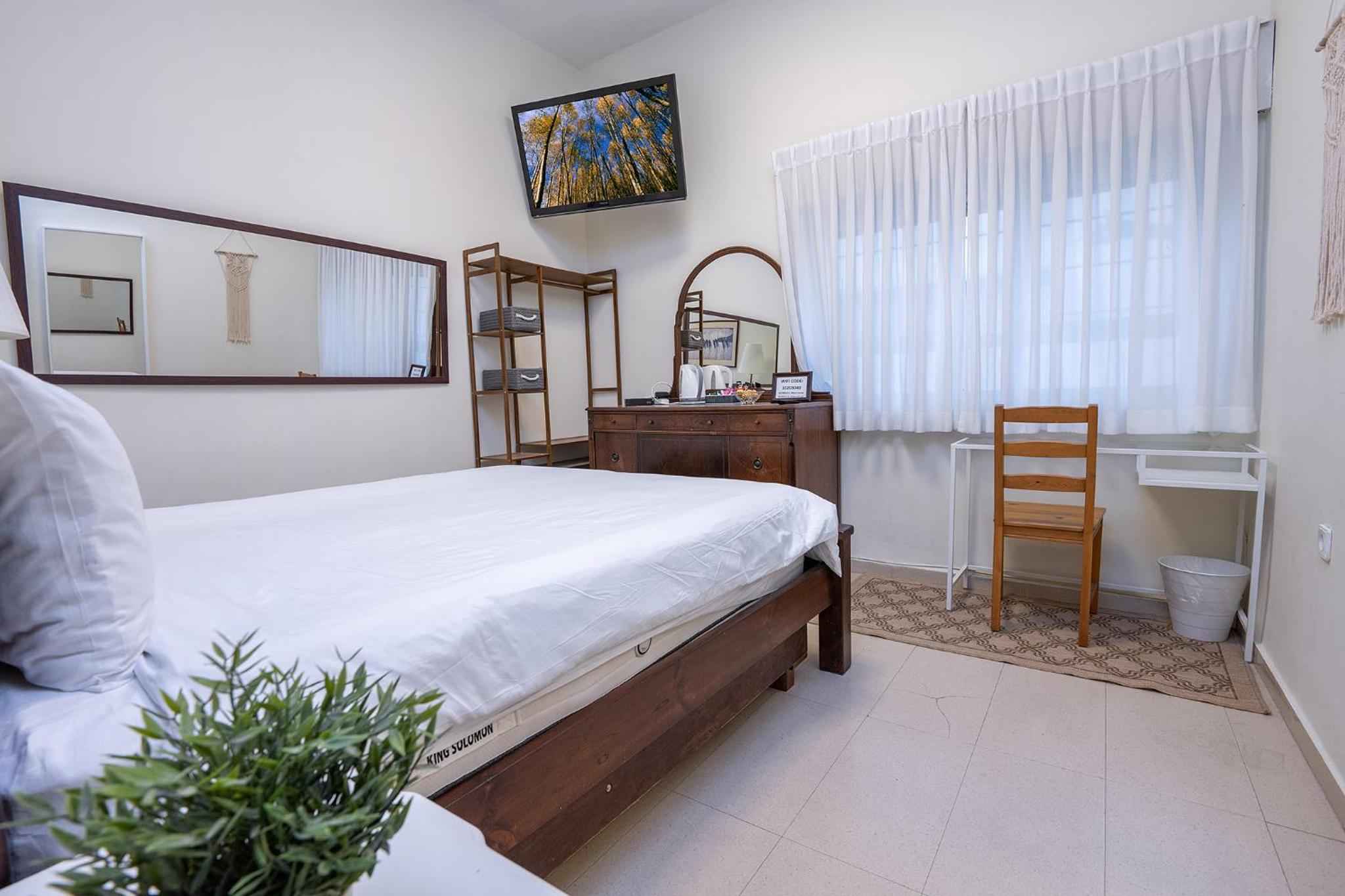 2 Bedroom Family Suite with Balcony  photo 3