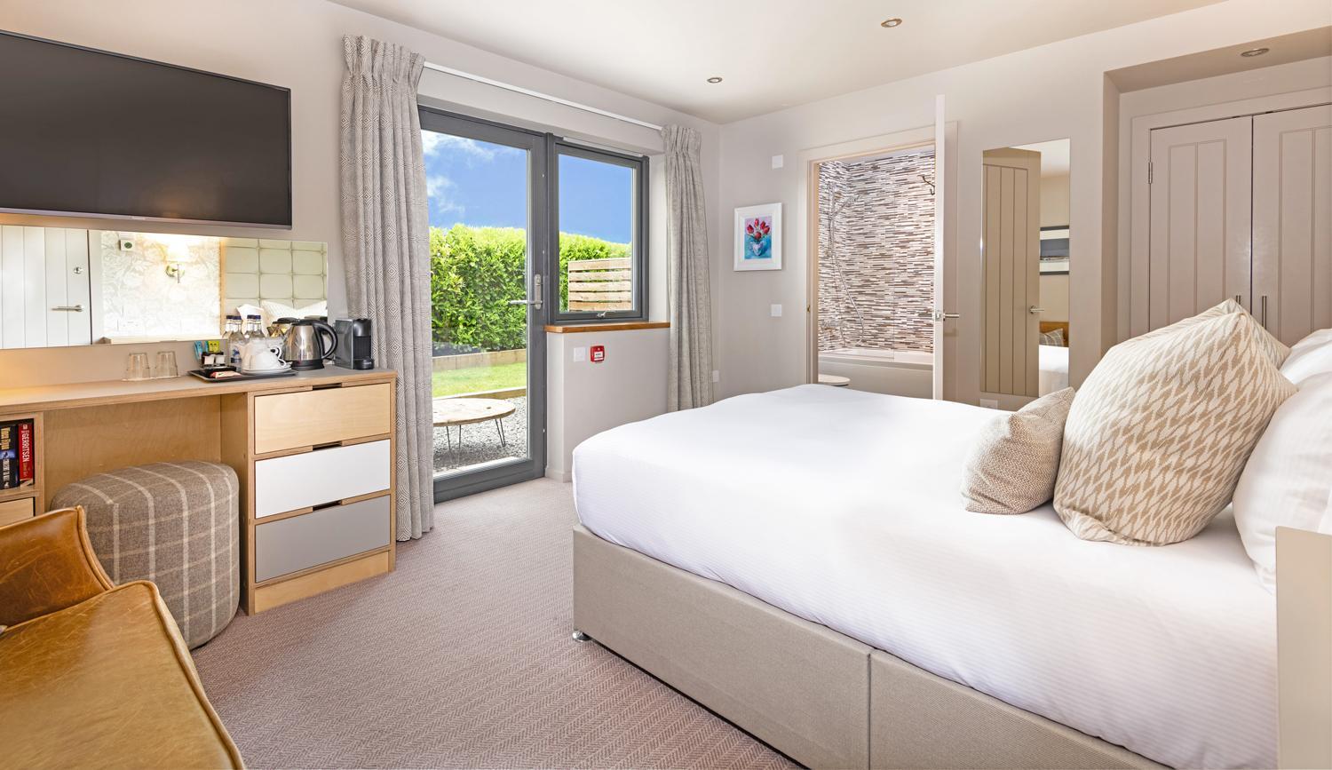 Double Room with Patio photo 2