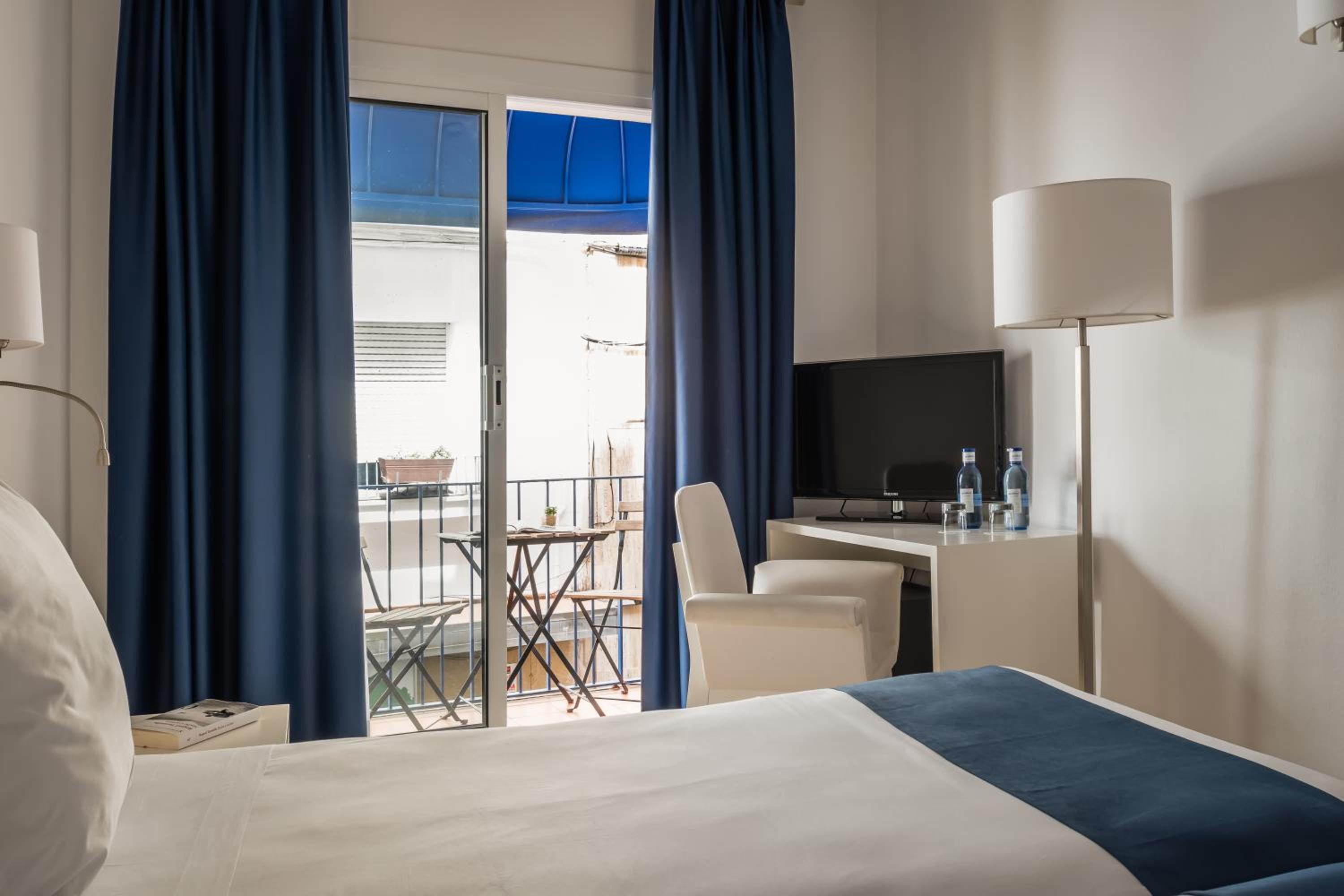 Double or Twin Room - Photo 3