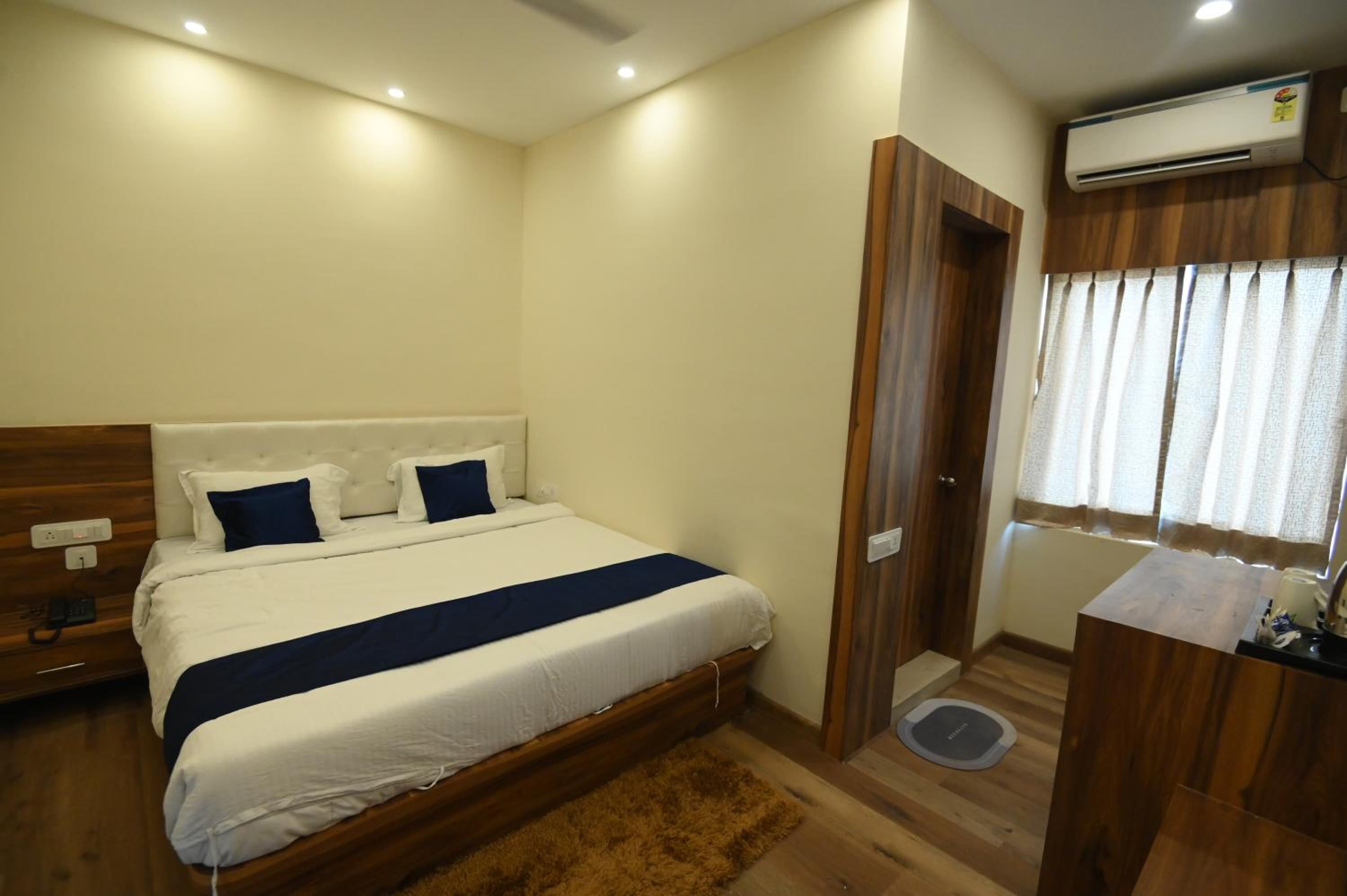 Deluxe Room - Photo 6
