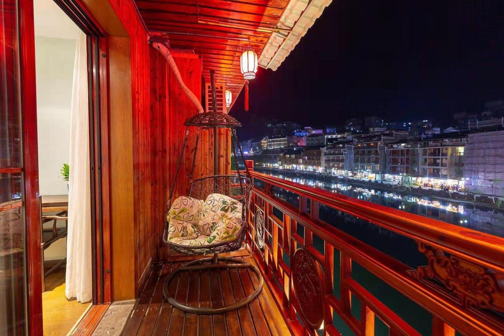 Deluxe Twin Room with River View photo 2