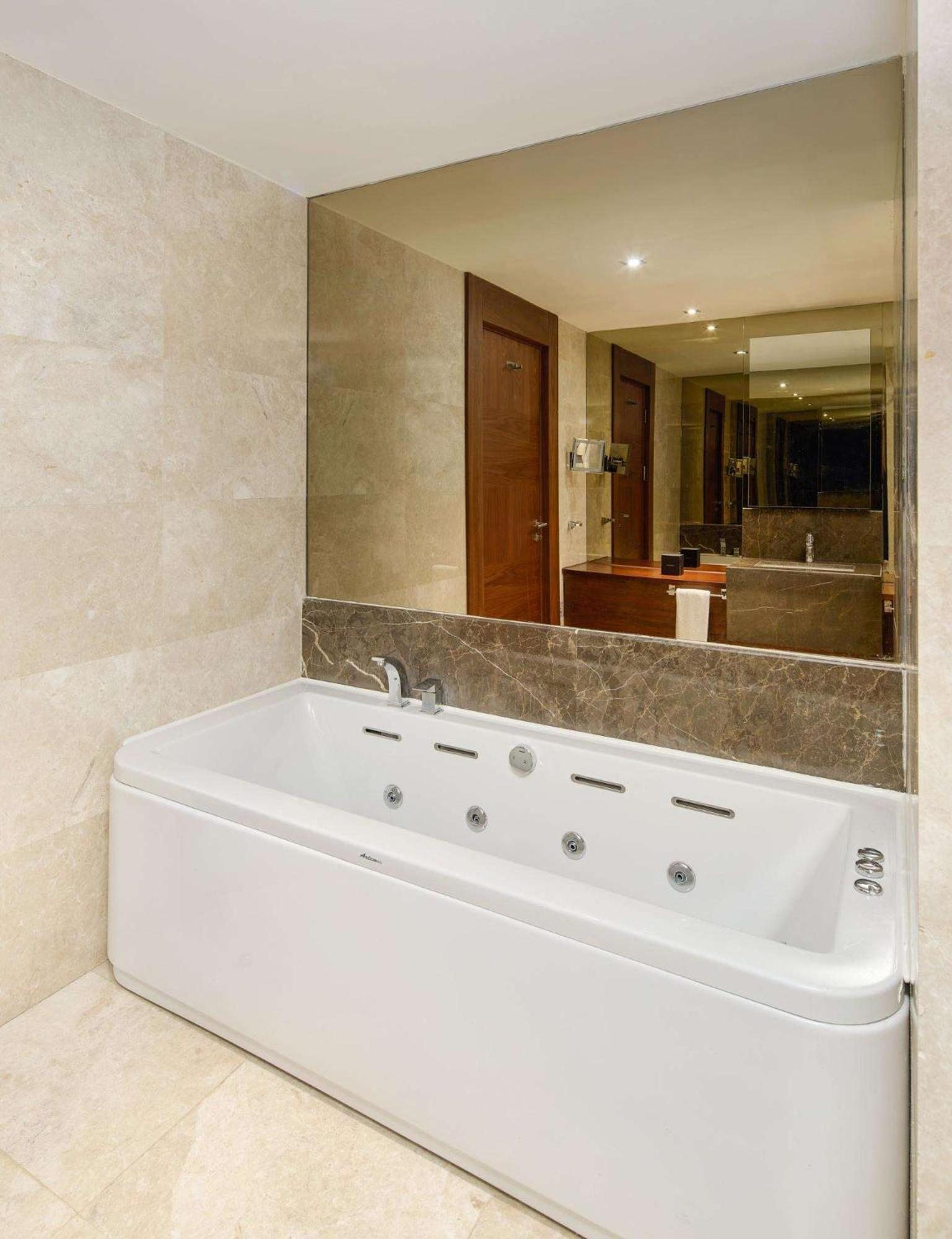 Lagoon Duplex Suite thumbnail 5