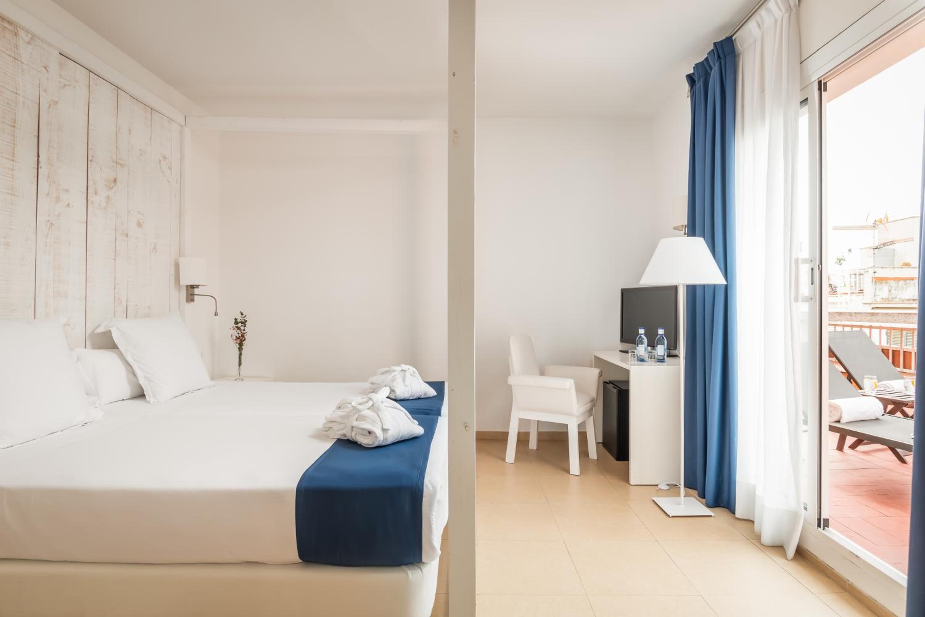 Double Room with Terrace - Photo 2