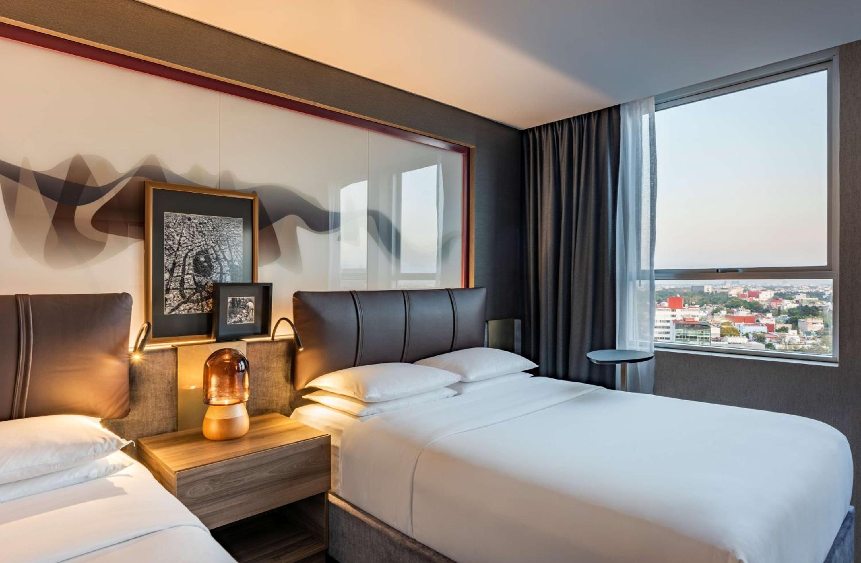 Double Room with Two Double Beds and City View  - Photo 1