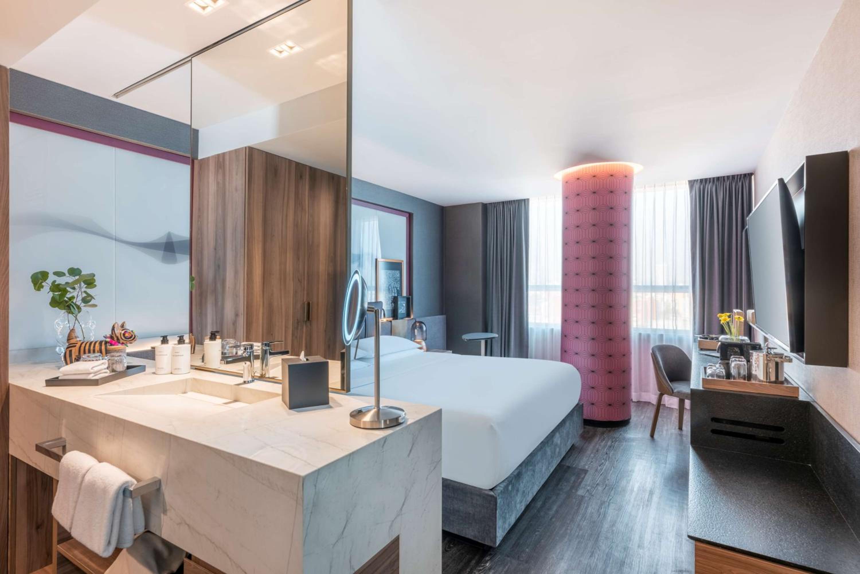 King Room with City View - Photo 1