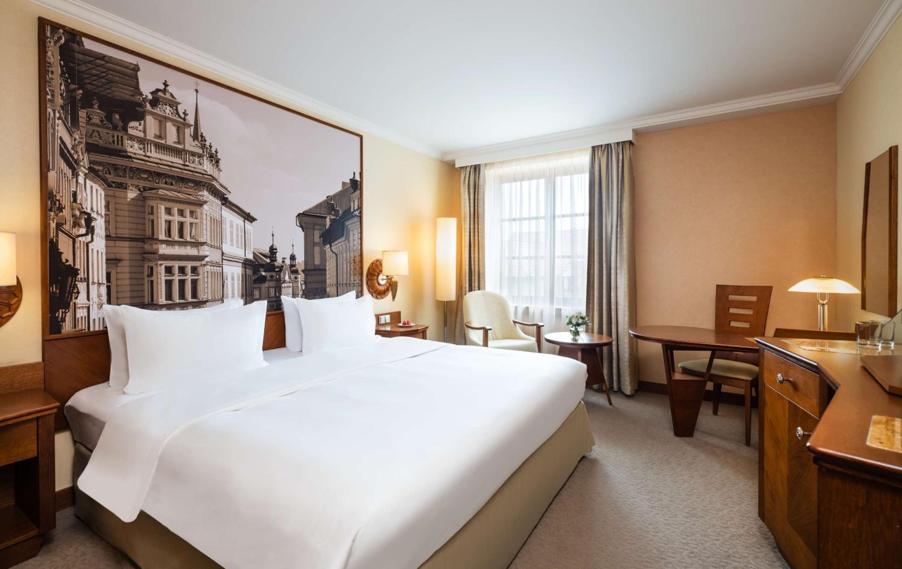 Deluxe King Room photo 1