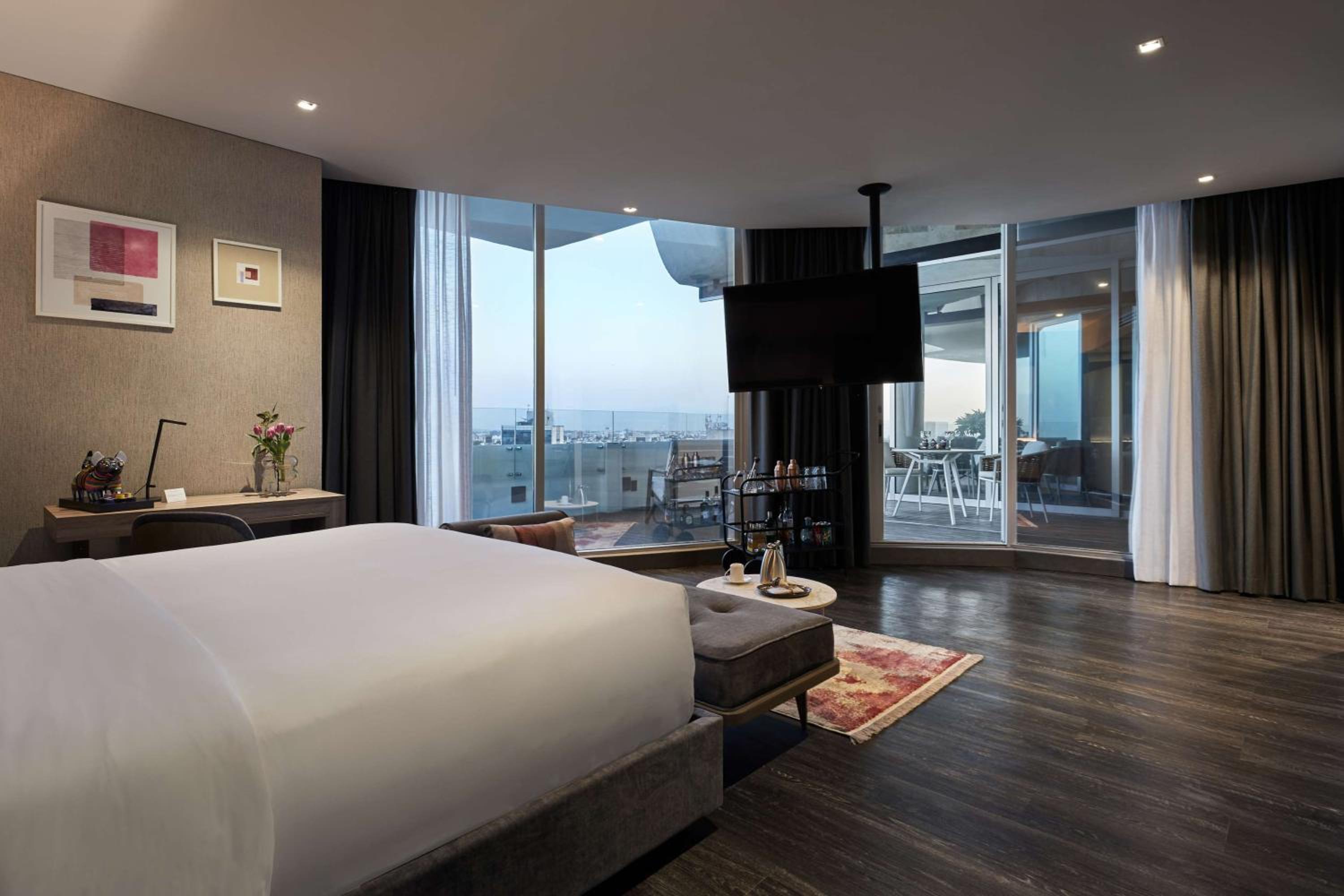 Andaz Suite - Photo 2