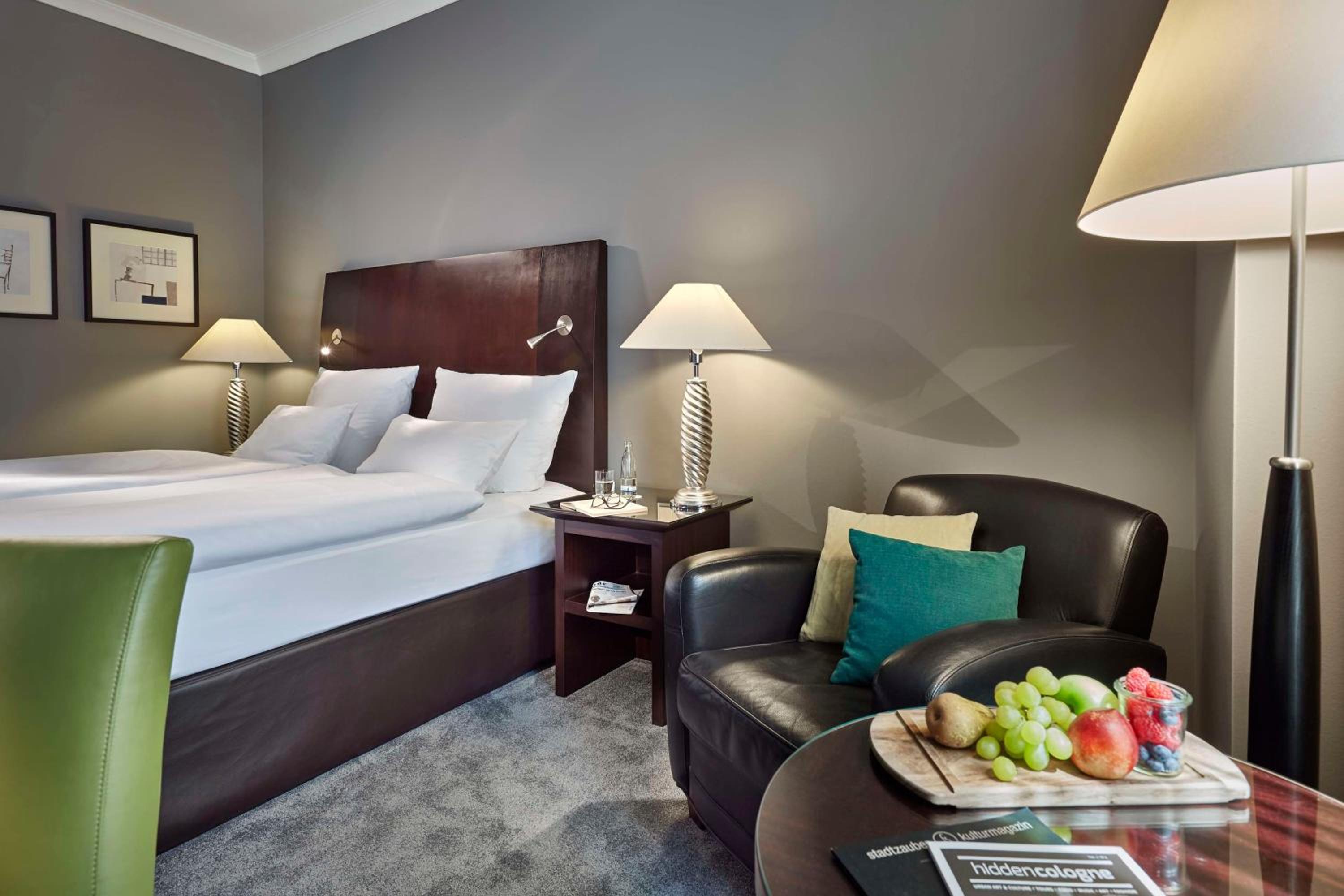King Room thumbnail 5