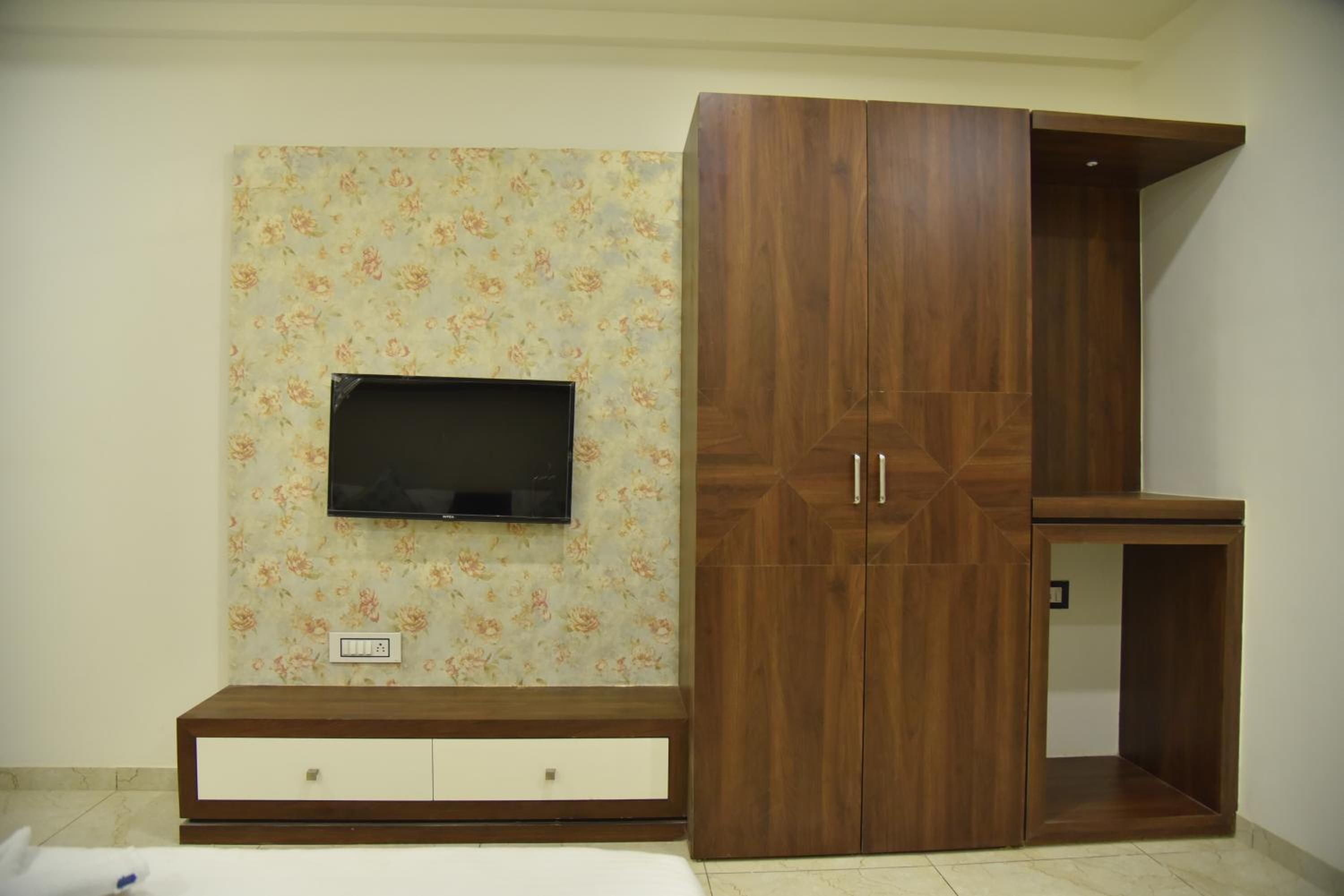 Deluxe King Room photo 3