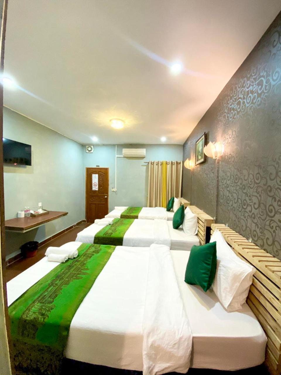 Deluxe Family Room