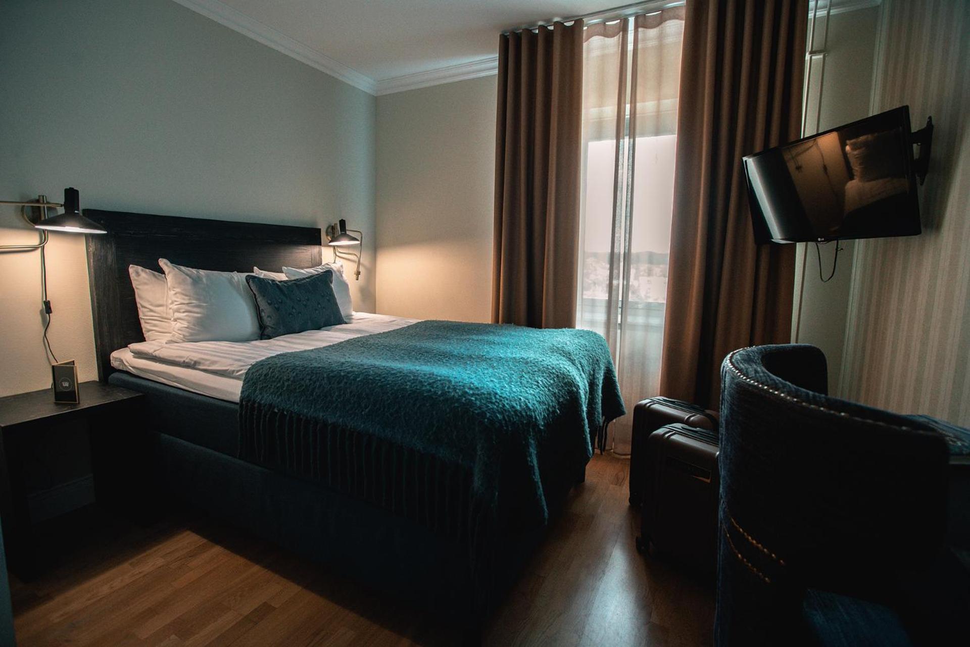 Superior Queen Room (55 in bed) - Photo 5