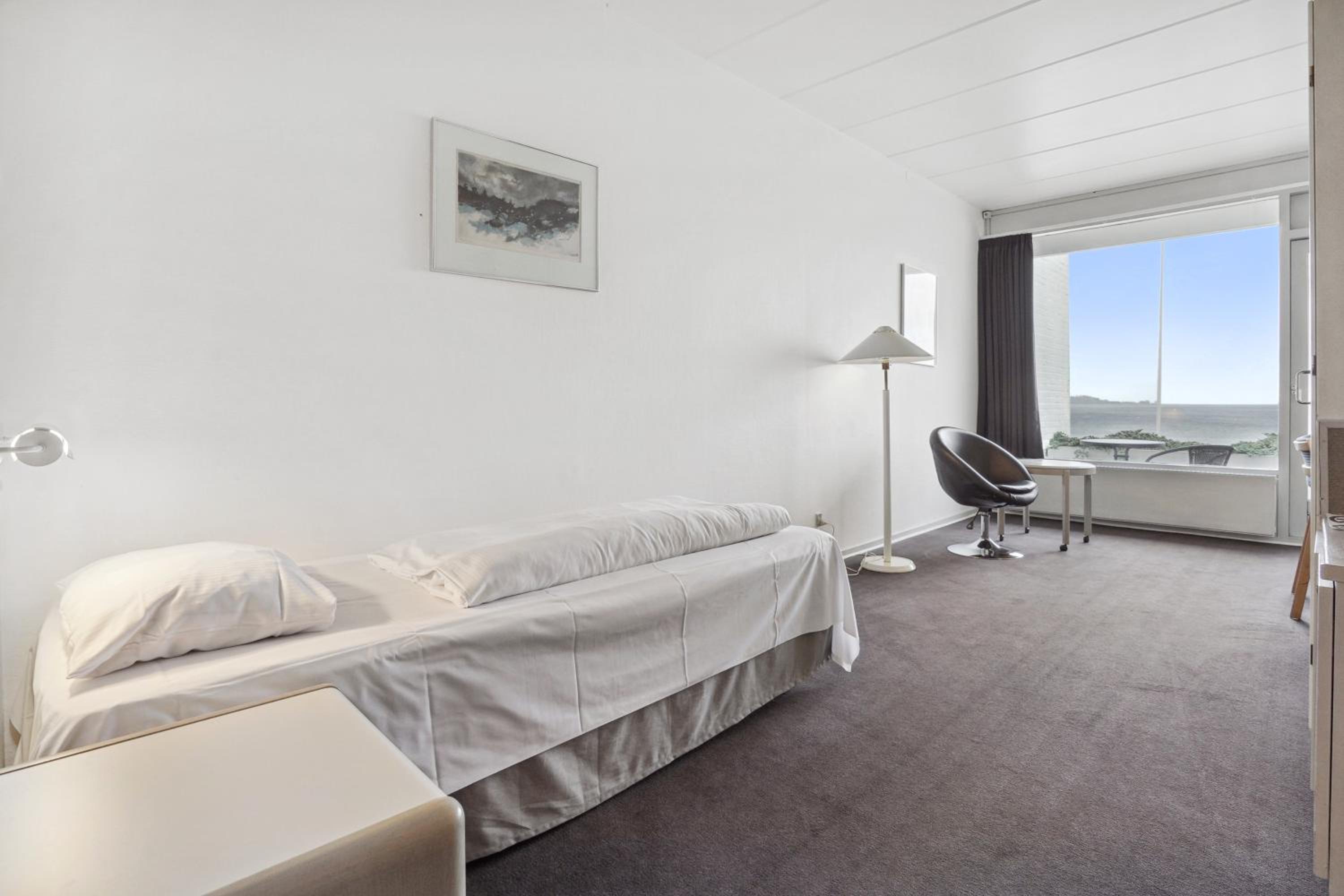 Double Room with Balcony - Photo 6