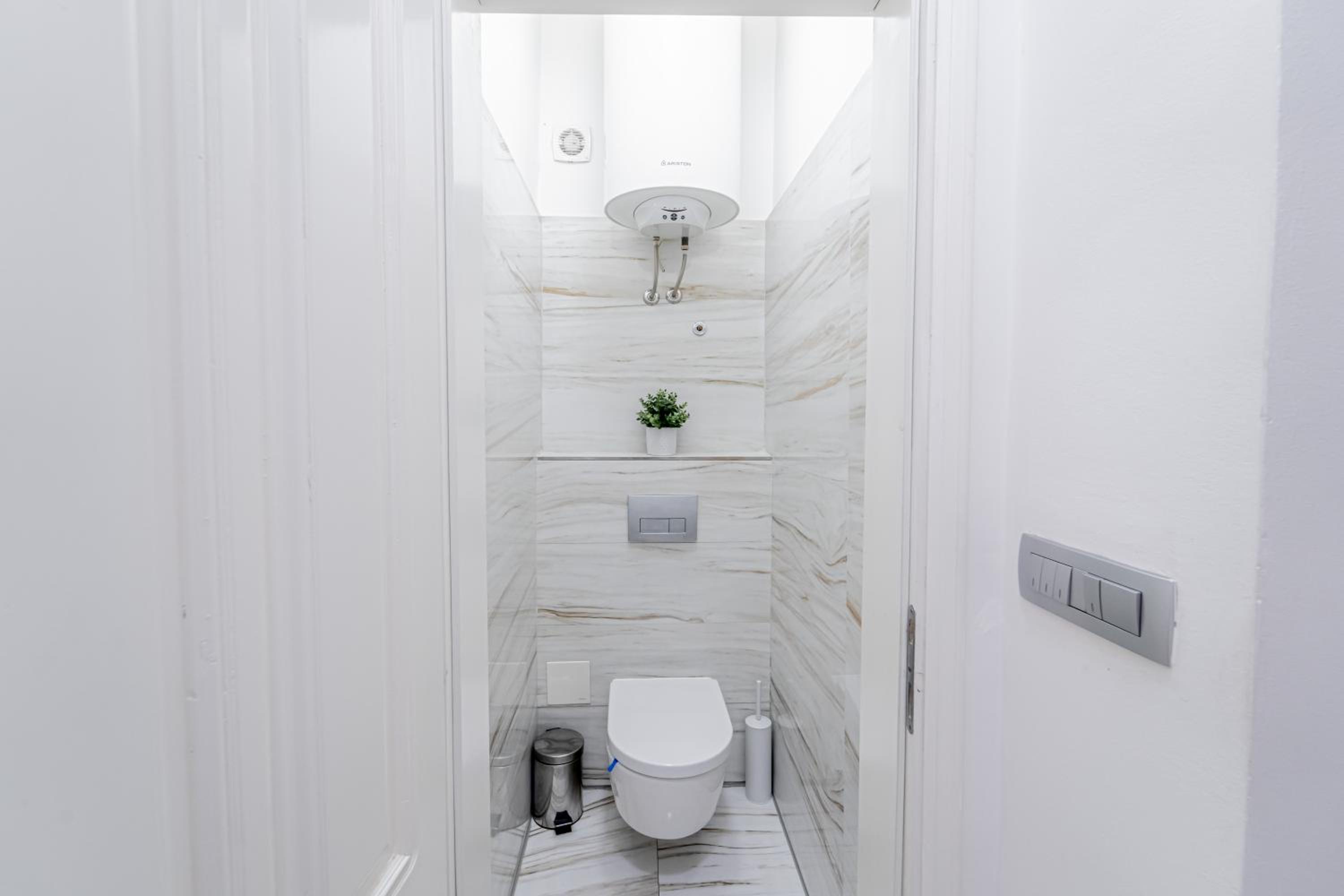 One-Bedroom Apartment - Photo 11