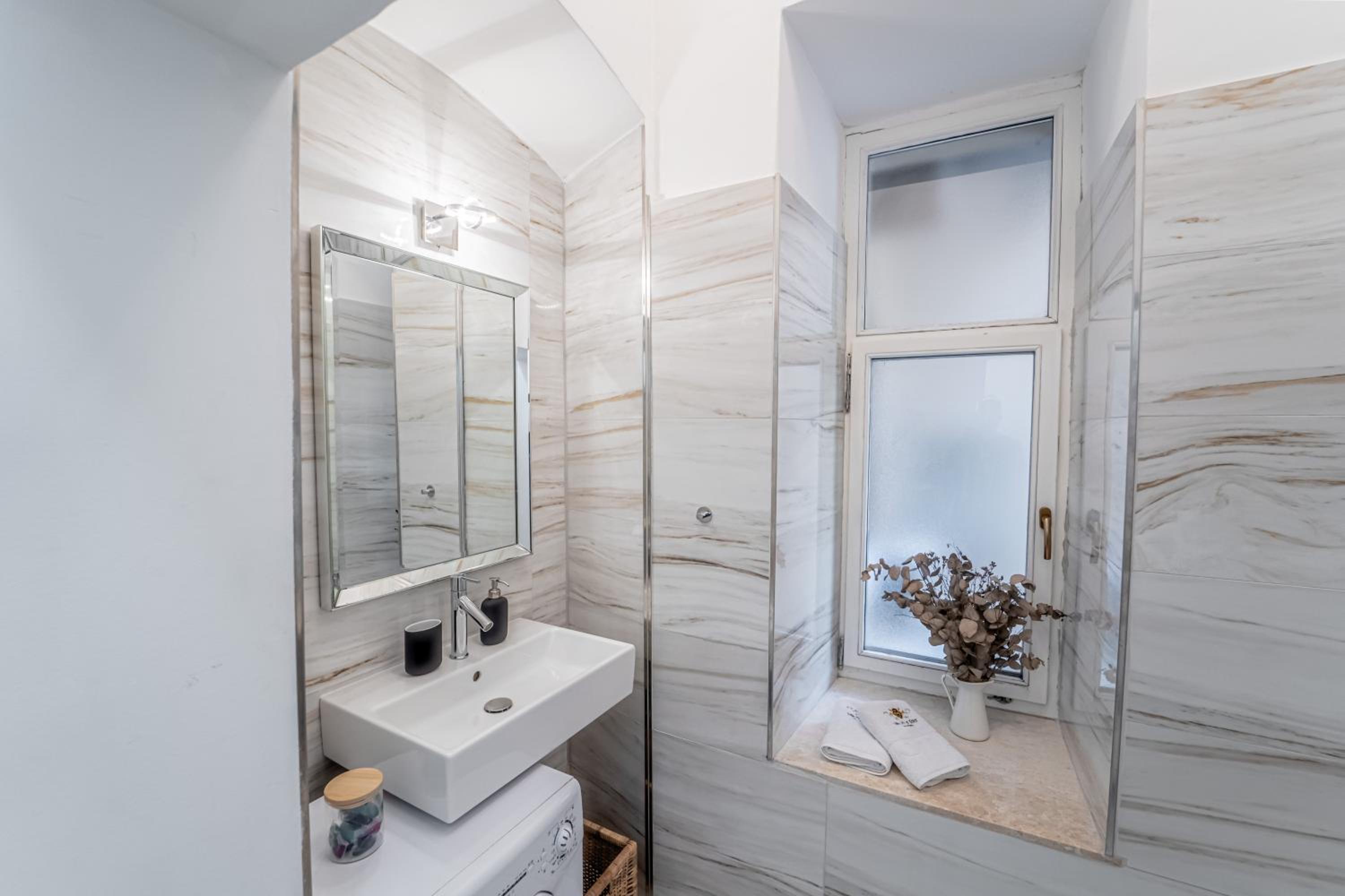One-Bedroom Apartment - Photo 18