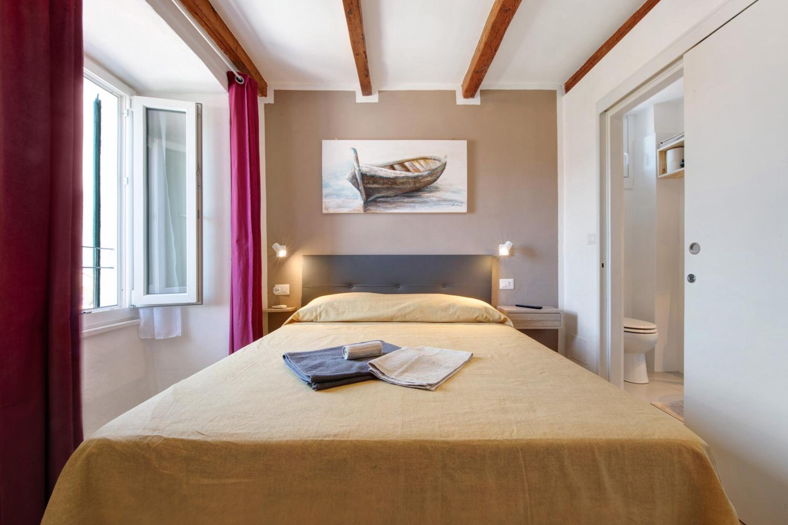 Superior One-Bedroom Apartment with Balcony