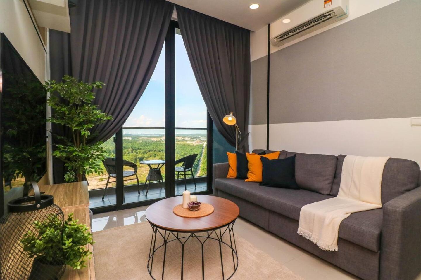Family Room With Balcony photo 2