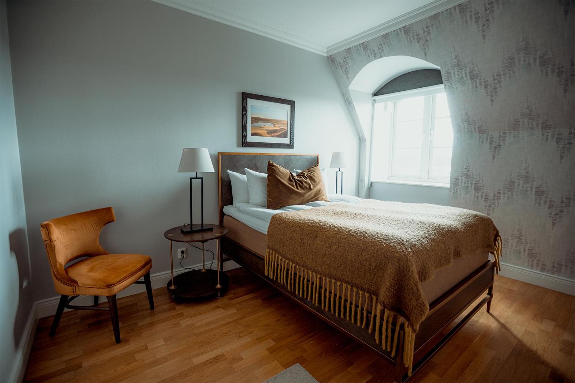 Superior Queen Room (55 in bed) - Photo 6