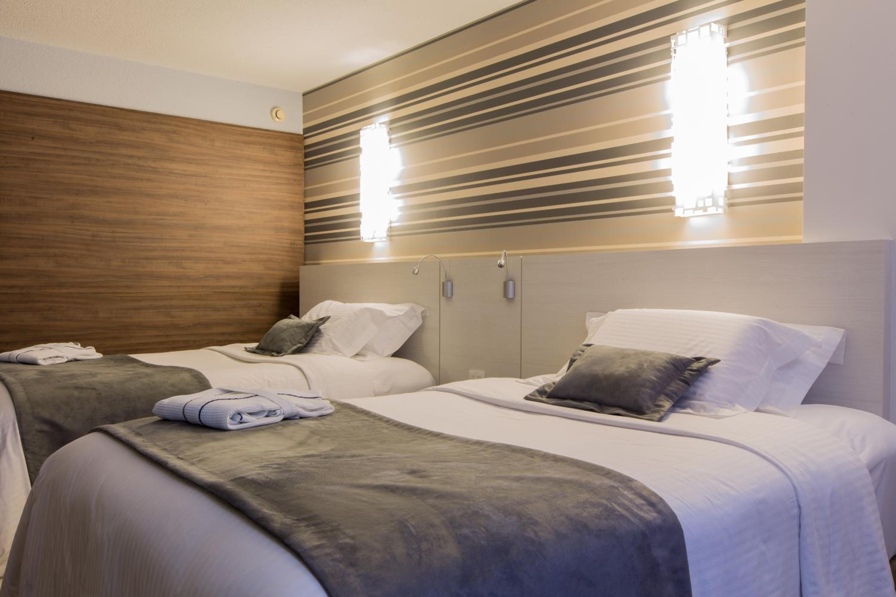 Business Room with Two Double Beds - Photo 3