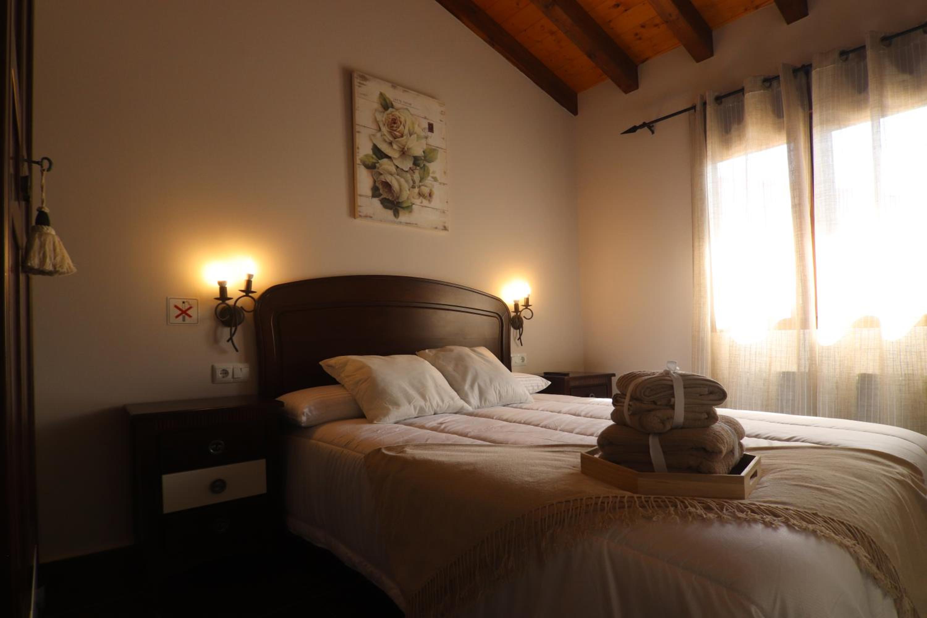 Double Room with Private Bathroom - Photo 1