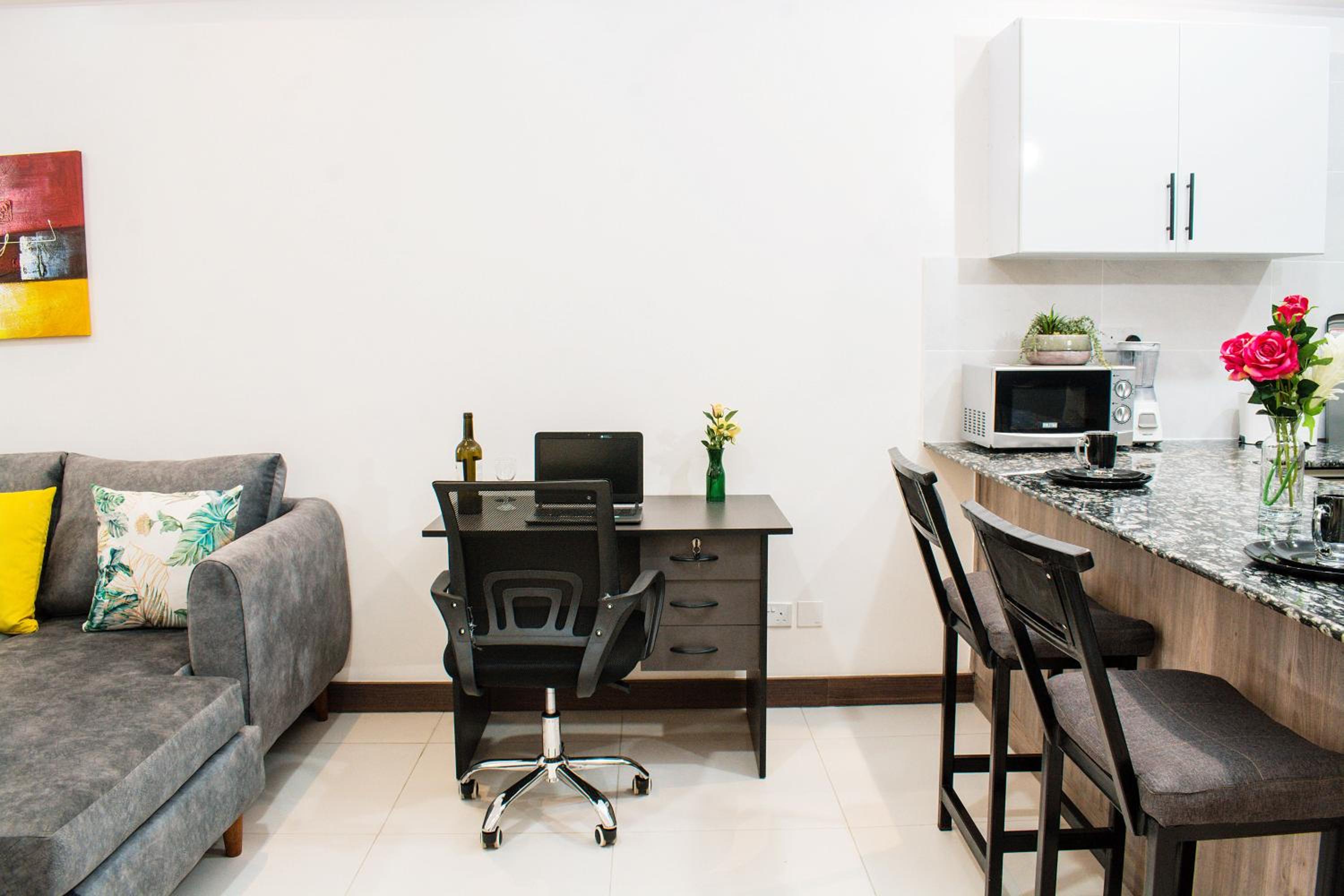 One-Bedroom Apartment - Photo 12