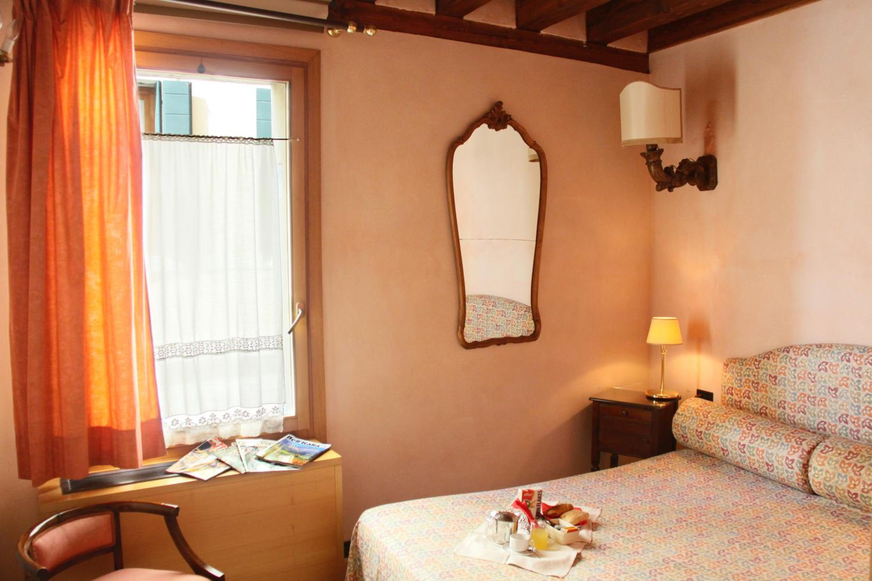 One-Bedroom Apartment With Lagoon View photo 1