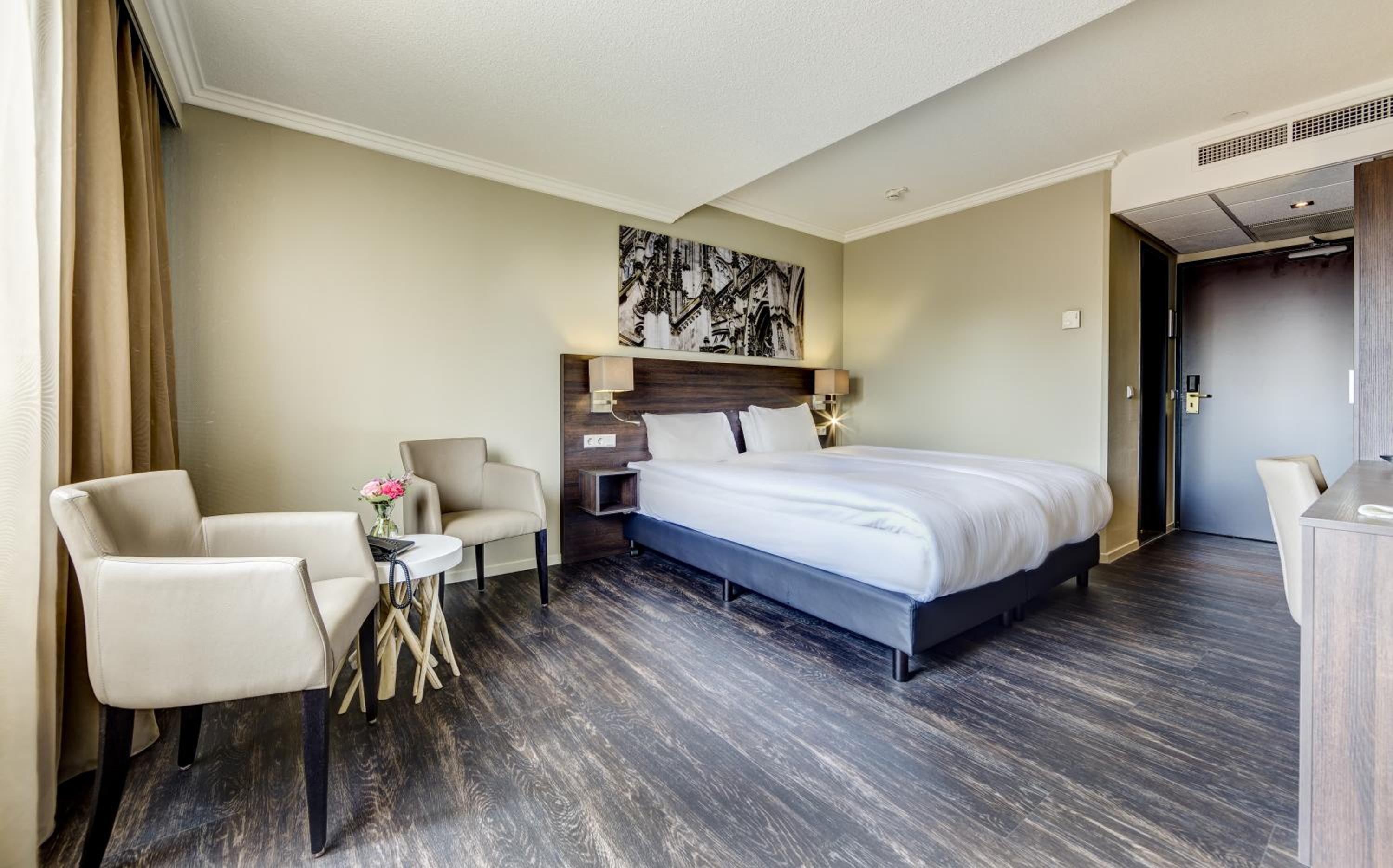 Deluxe Double Room with Shower - Photo 1