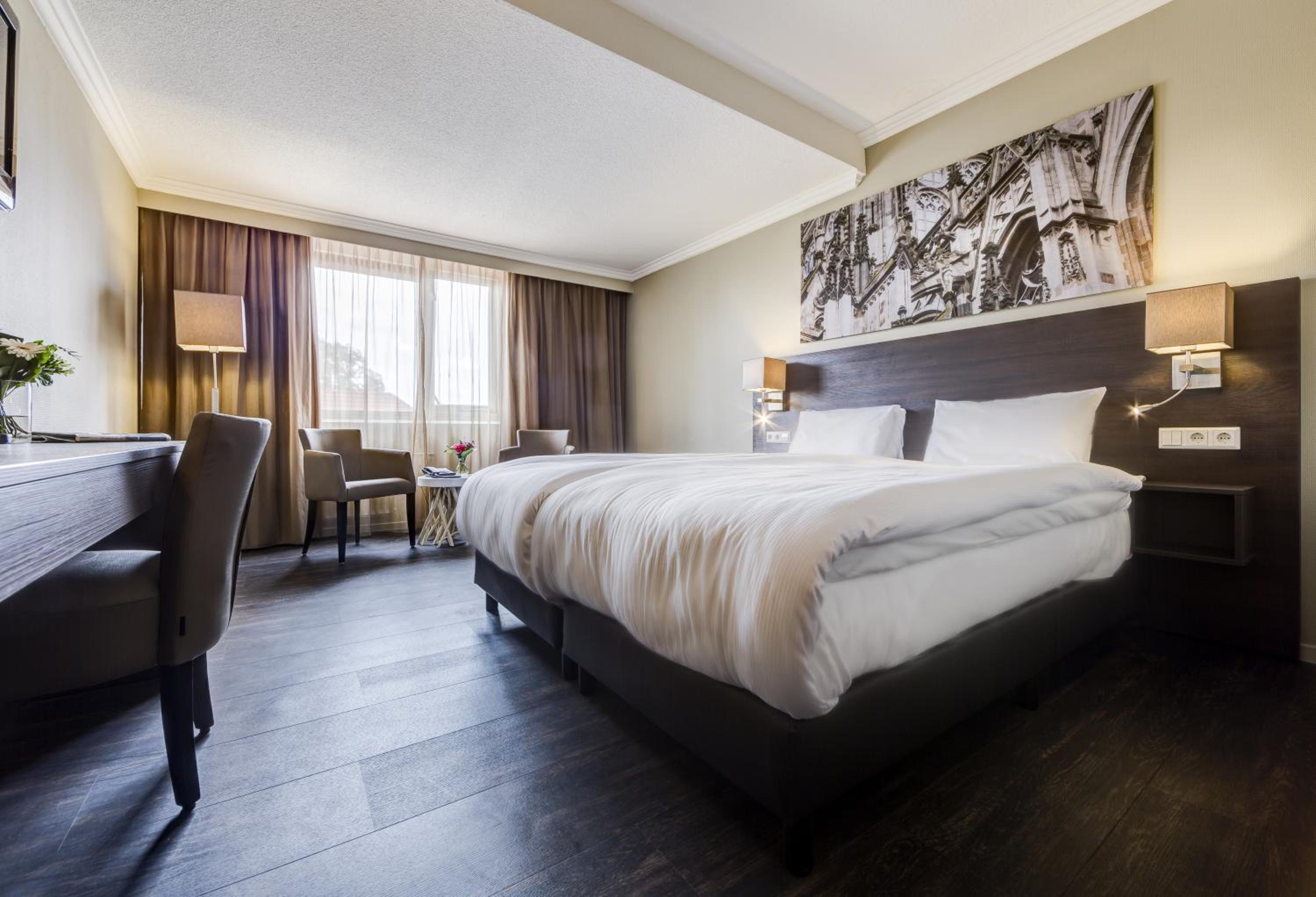 Deluxe Double Room with Shower - Photo 3