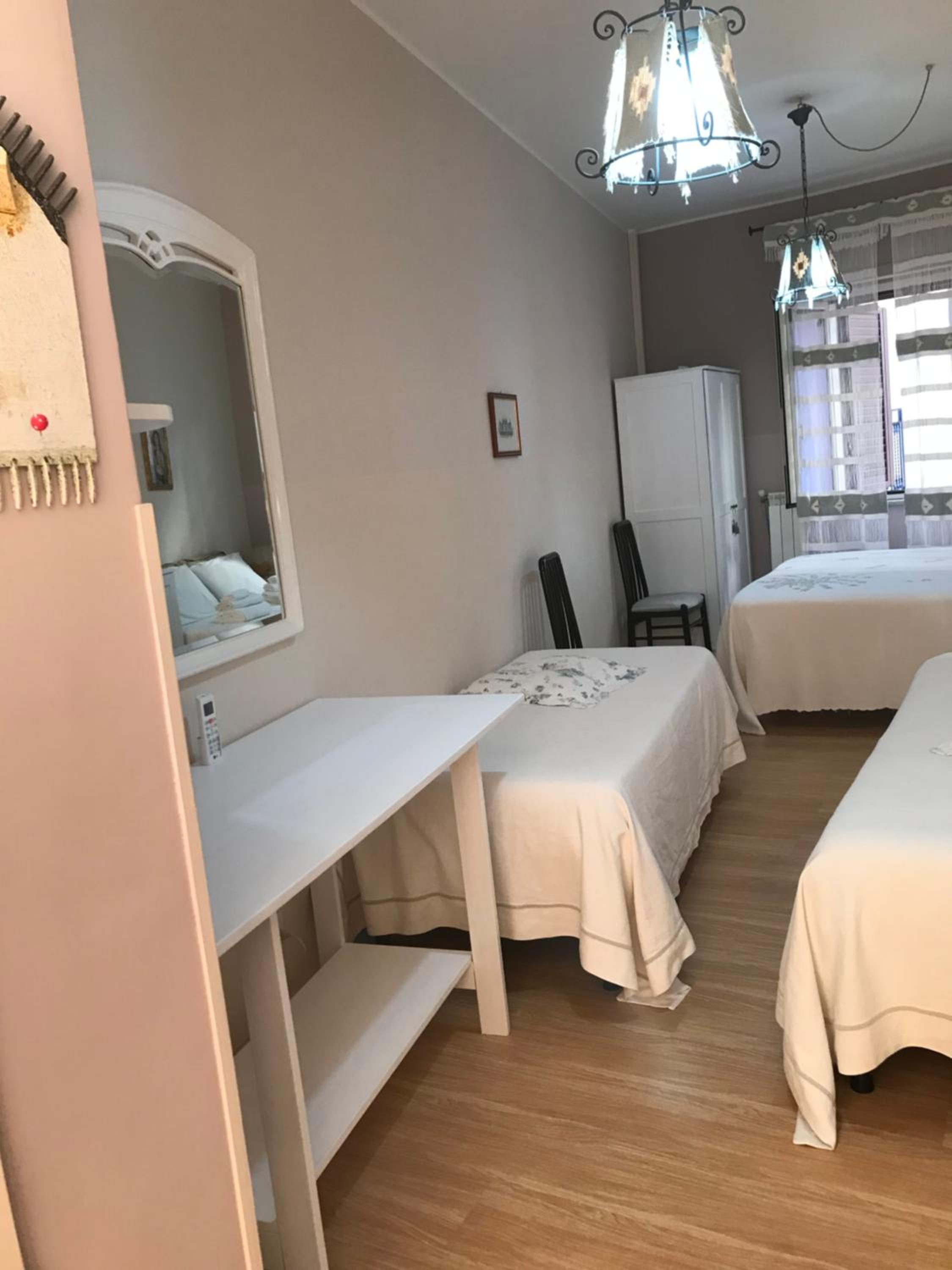Quadruple Room with Sea View - Photo 6