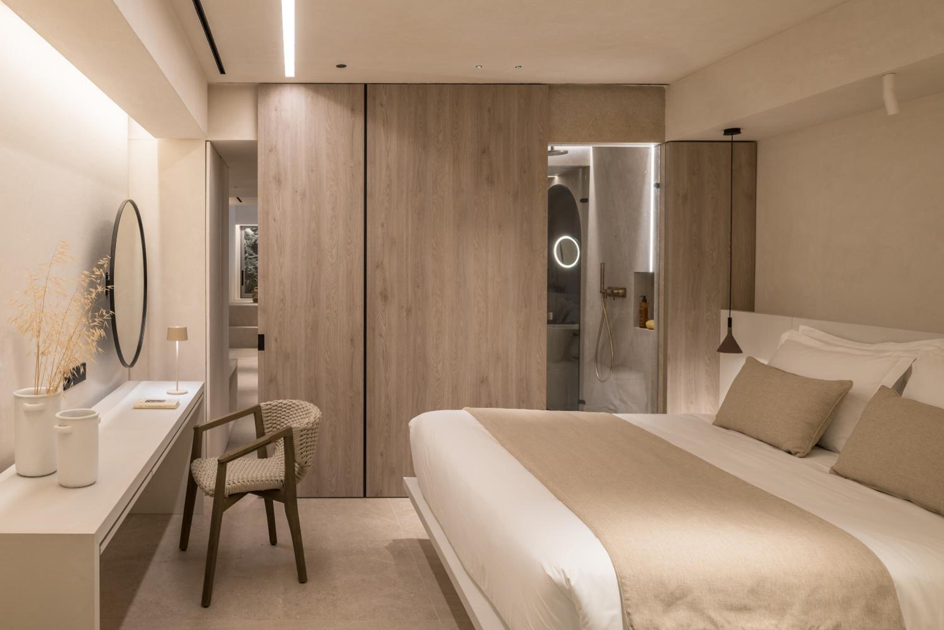 Executive Suite with Outdoor Hot Tub & Sea View