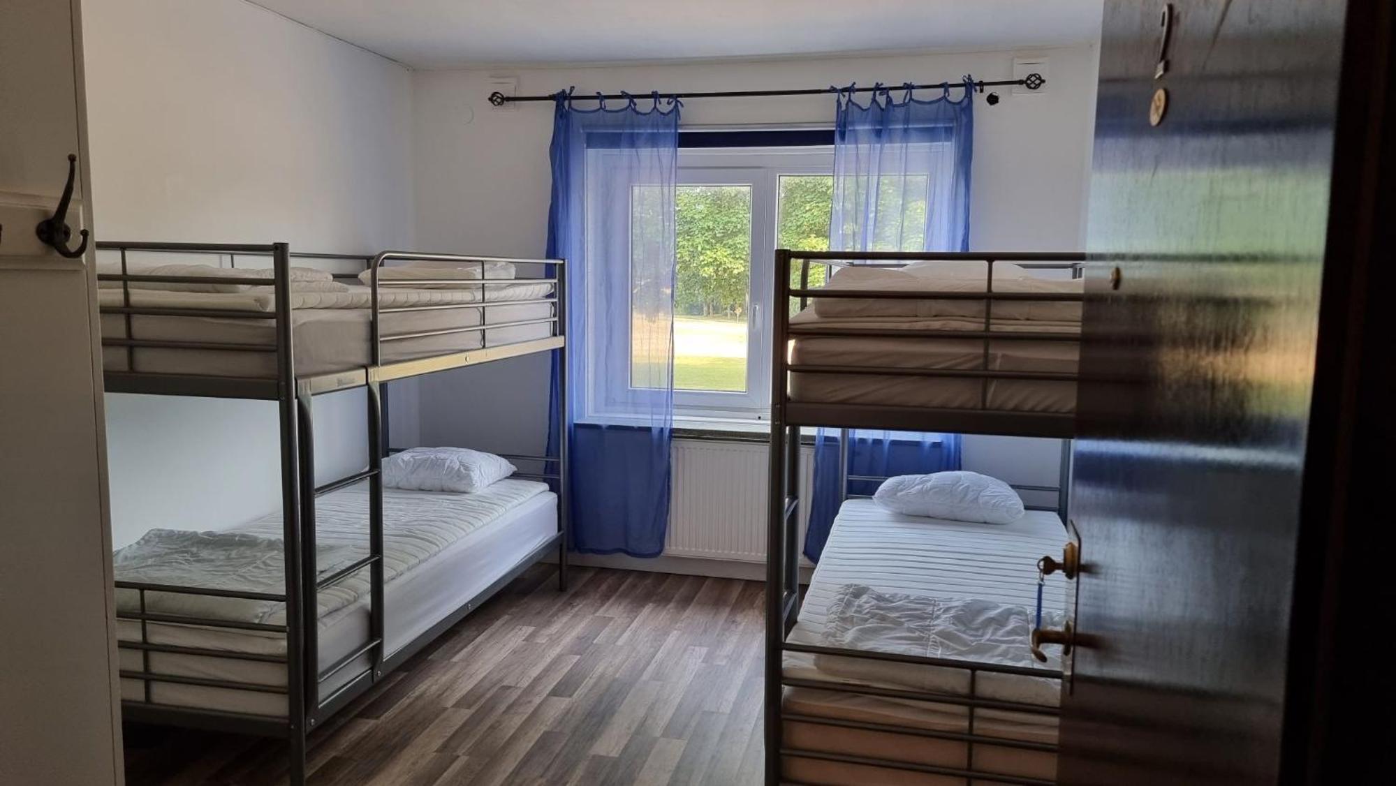 Economy Twin Room photo 2